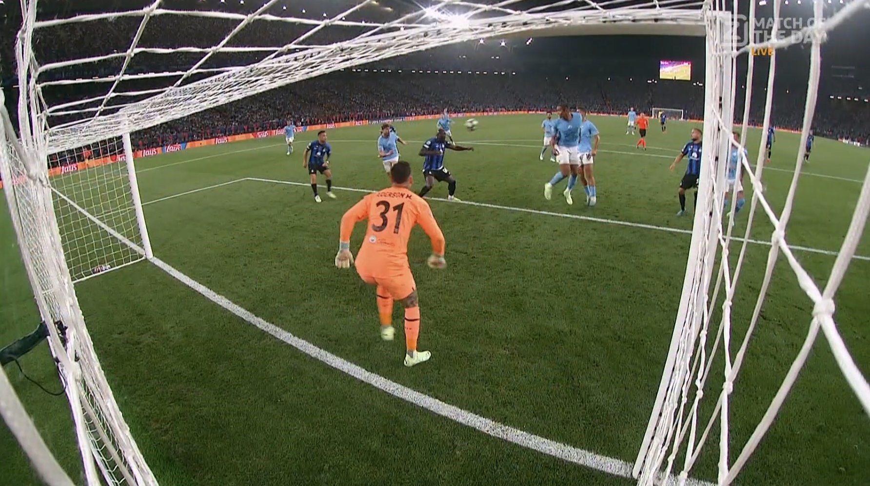 Ο Λουκάκου έχασε την ευκαιρία της καριέρας του στο 88′ του τελικού! (vids)