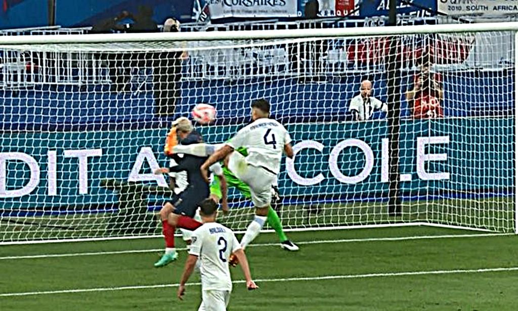 Σαν άλλος MMAer ο Μαυροπάνος διέλυσε τον Γκριεζμάν, 1-0 ο Μπαπέ με πέναλτι (vid)