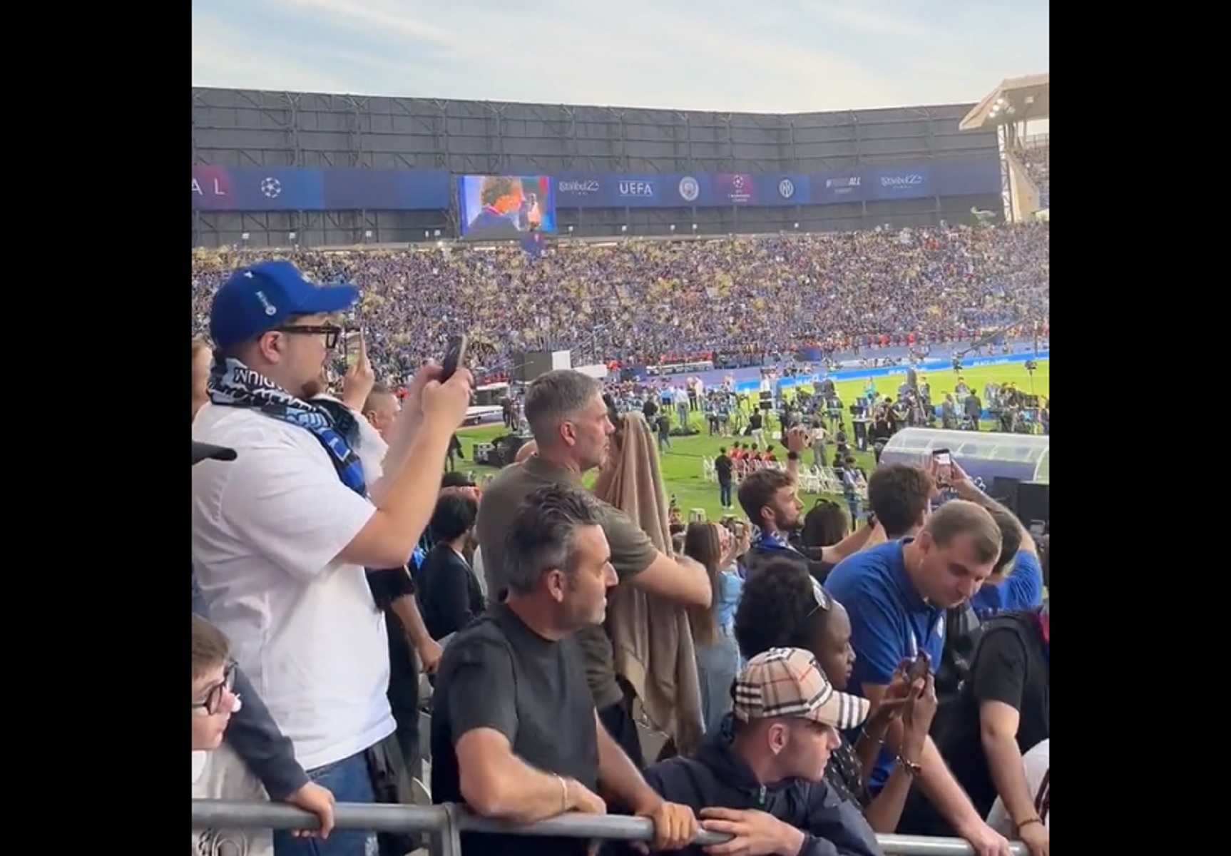 Οι «Νεραντζούρι» γέμισαν το Ατατούρκ 1,5 ώρα πριν τη σέντρα του τελικού (vid)