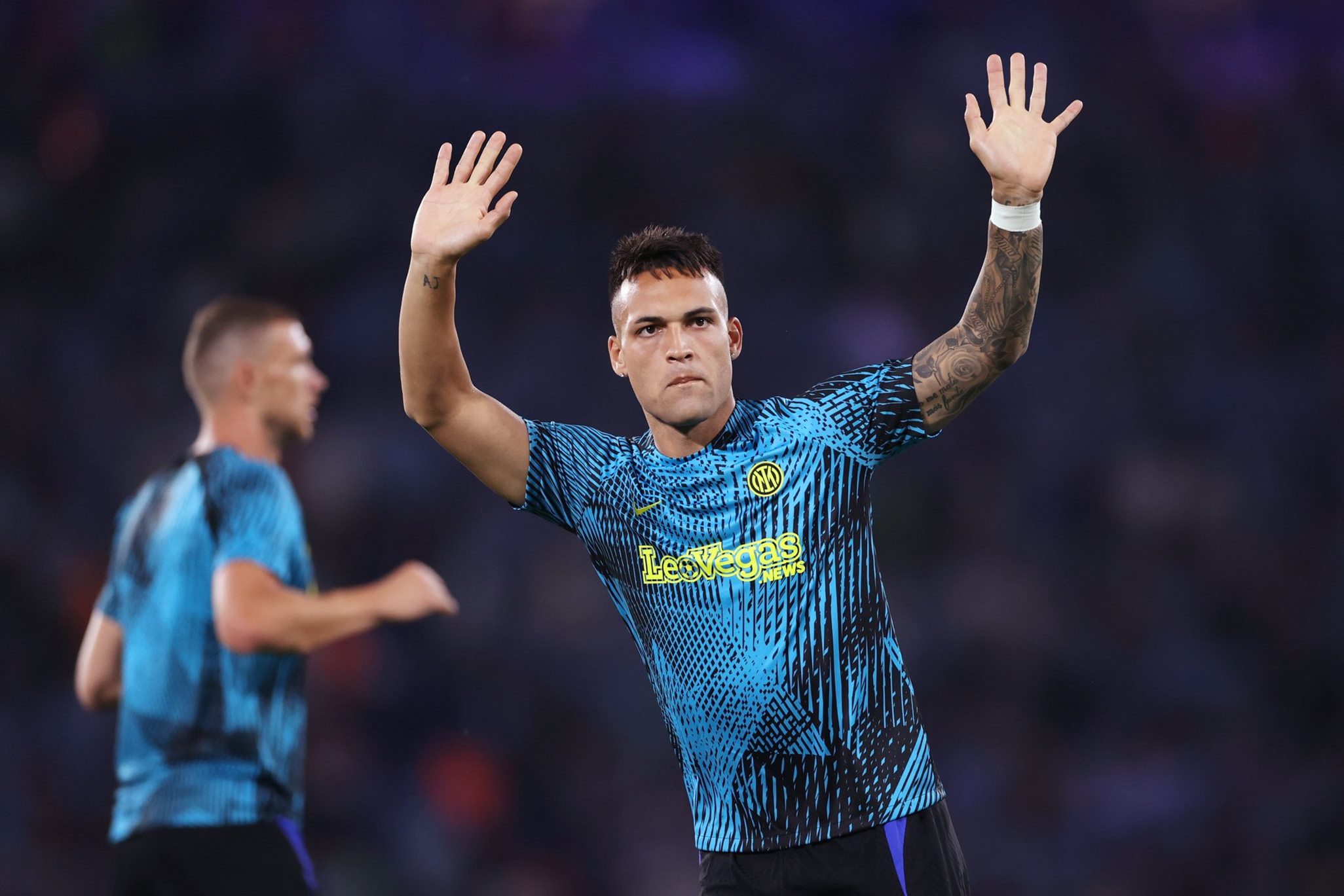 Ο Λαουτάρο κάνει ζωάρα: Ήρθε στην Ελλάδα για διακοπές! (pics)