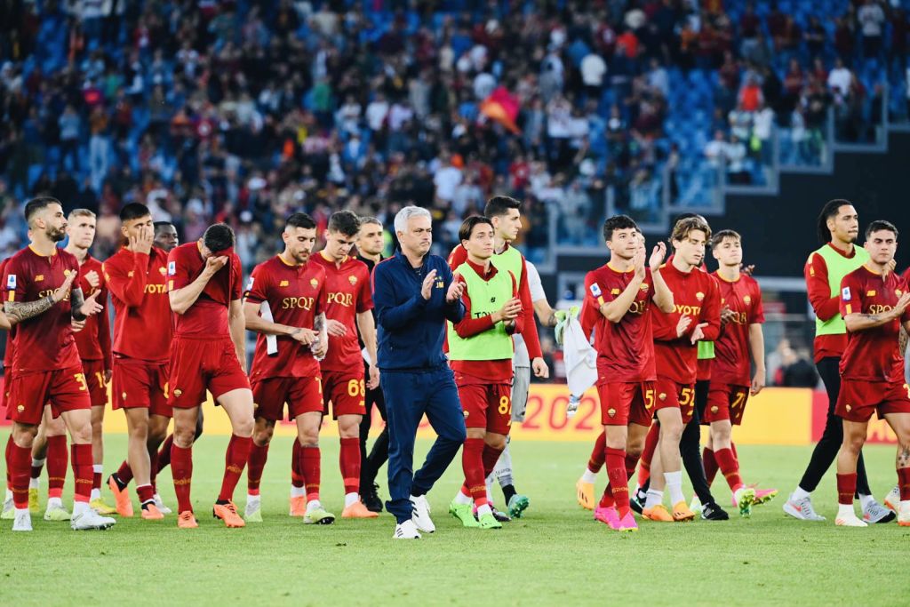 Μουρίνιο, για αυτό είσαι Special One «Δεν μετανιώνω! Μαζί σας είμαι, δεν πάω πουθενά» (vid)