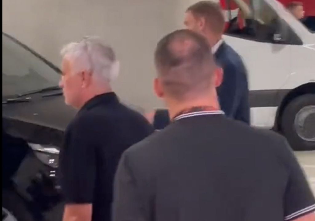 Κυνήγησε τον διαιτητή στο πάρκινγκ ο Μουρίνιο – «Είσαι μια γ@μ@@νη ντροπή» (vid)