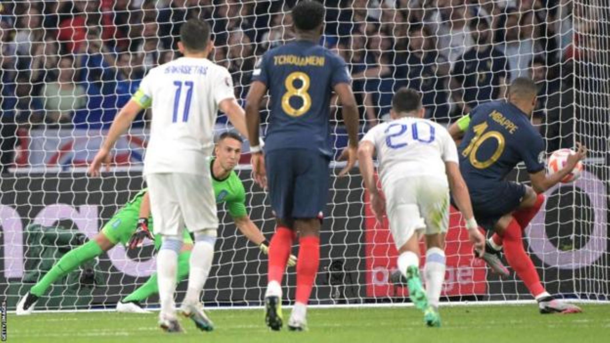 Κατέβασε… ρολά ο Βλαχοδήμος – Οι εκπληκτικές του αποκρούσεις κόντρα στη Γαλλία (vid)