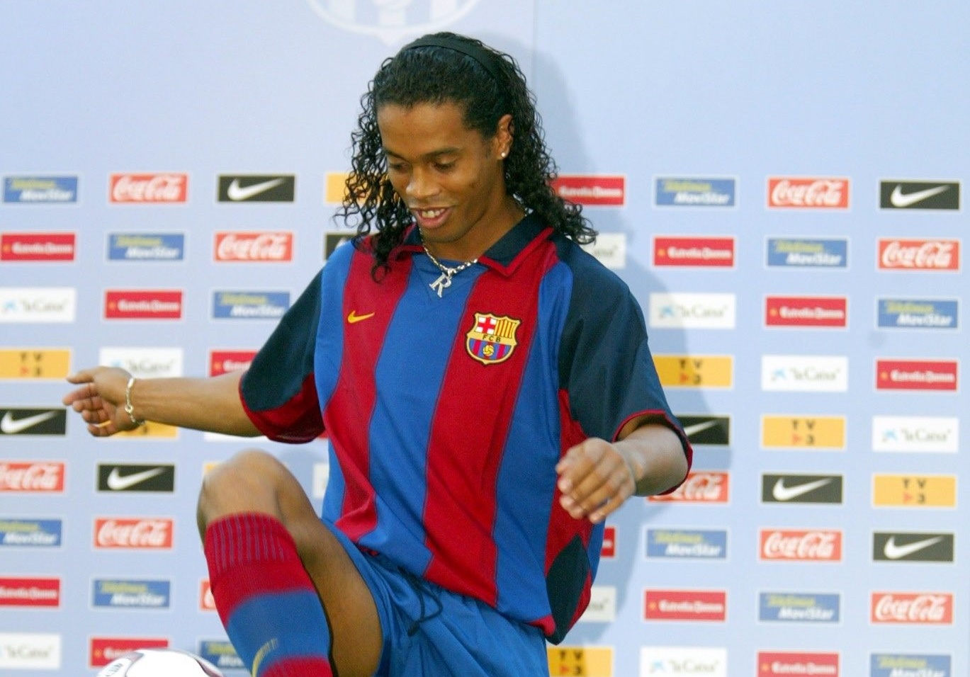 Δυο δεκαετίες από τότε που ο μάγος «Ρόνι» φόρεσε τη φανέλα της Μπαρτσελόνα! (pics, vid)