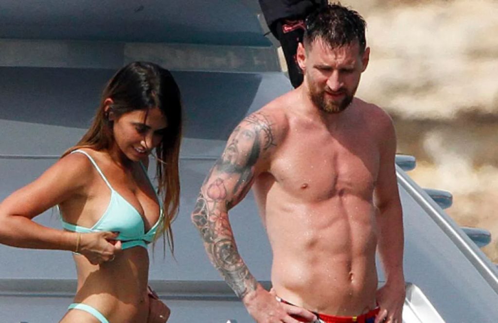 Στα χνάρια της Τζεορτζίνα και η Αντονέλα του Μέσι – Με μαγιό… δείγμα στη παραλία (pics)