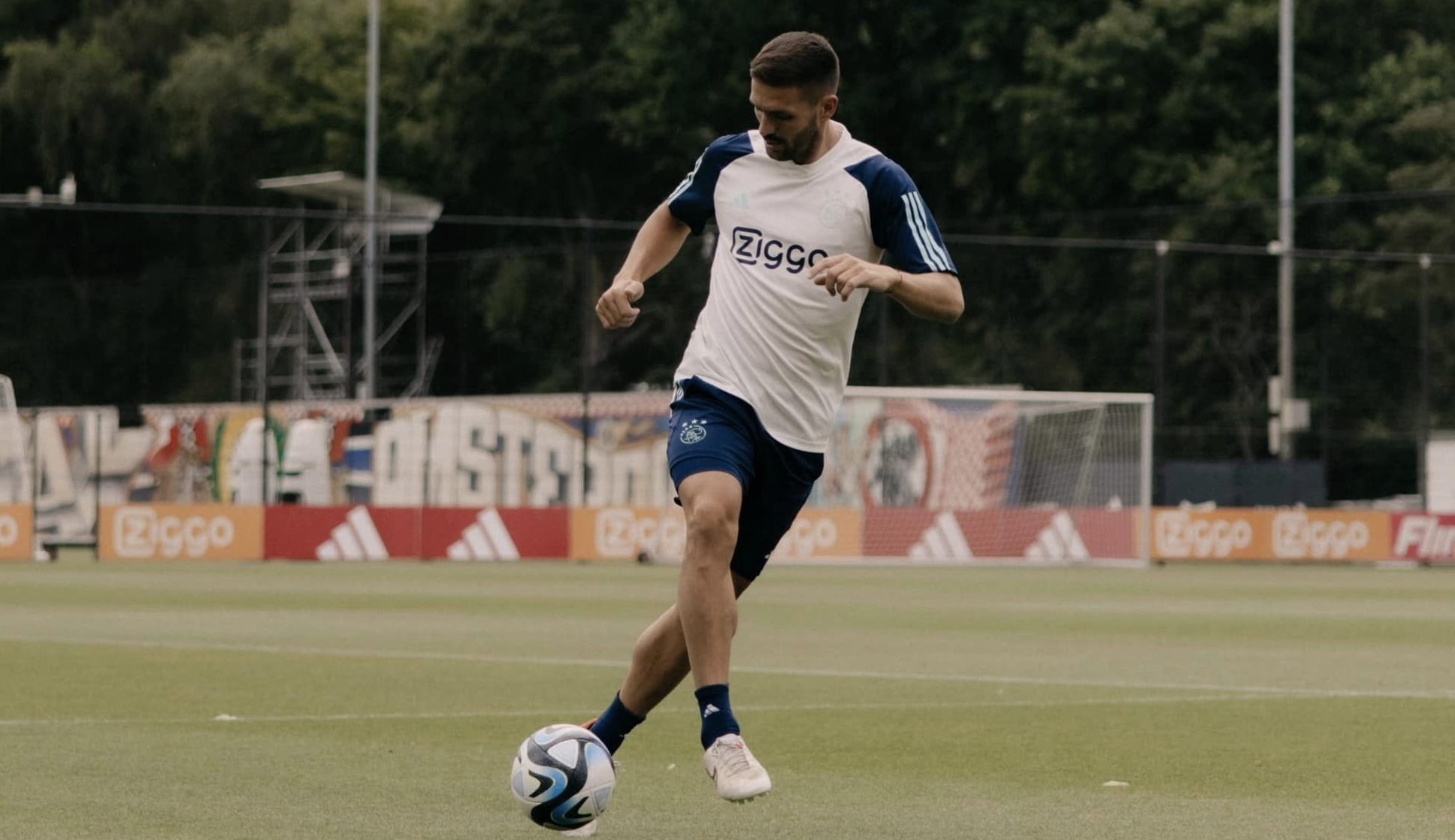 Ο Τάντιτς μέχρι και την τελευταία ημέρα τίμησε τη φανέλα του Άγιαξ! (pics)