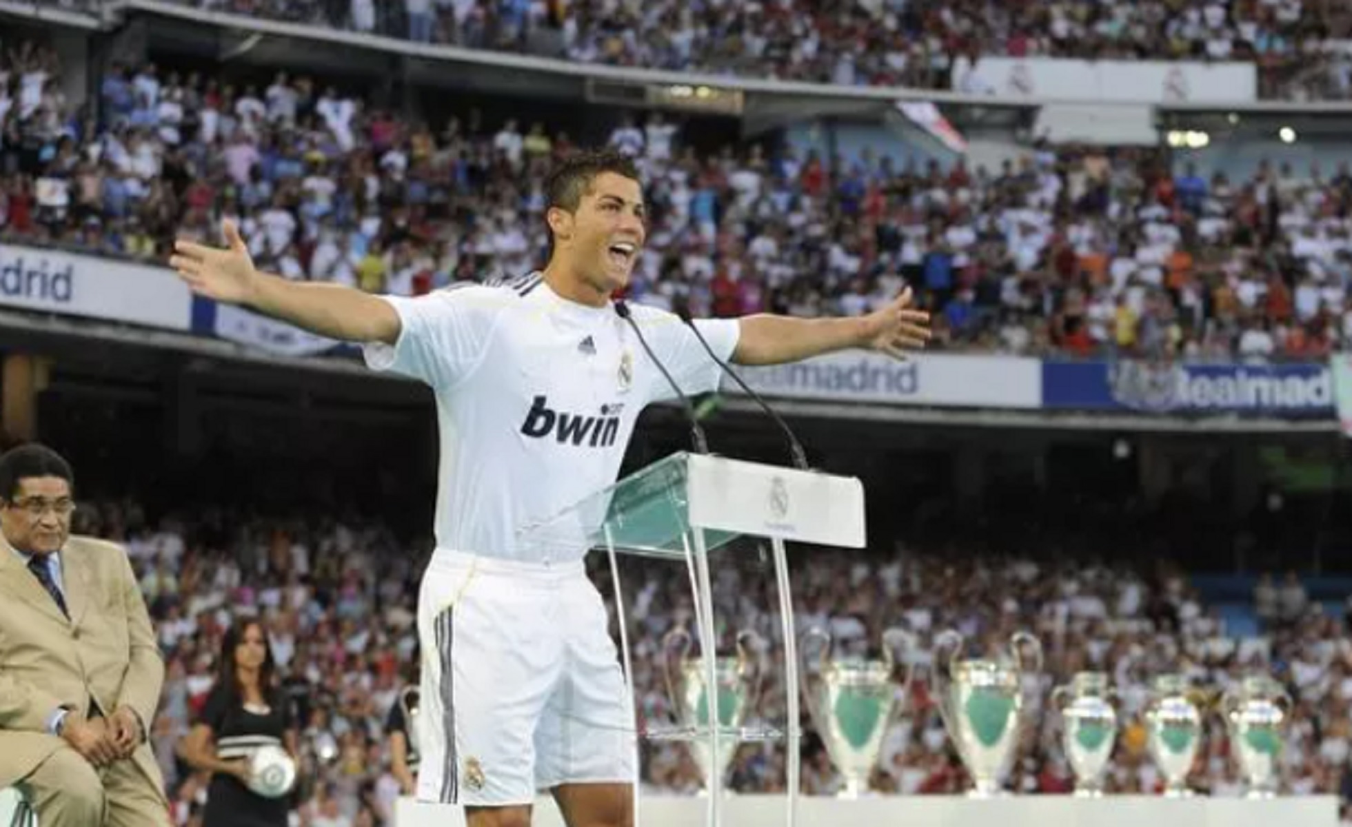 Όταν το Σαντιάγκο Μπερναμπέου υποδεχόταν τον θρύλο της «Βασίλισσας» (vid)