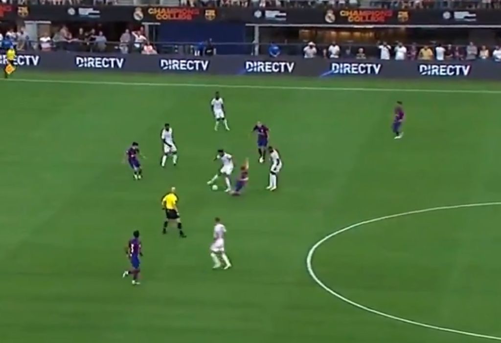 To τάκλιν του Ντε Γιονγκ στον Μιλιτάο που έφερε τον πανικό στο Clasico (vid)