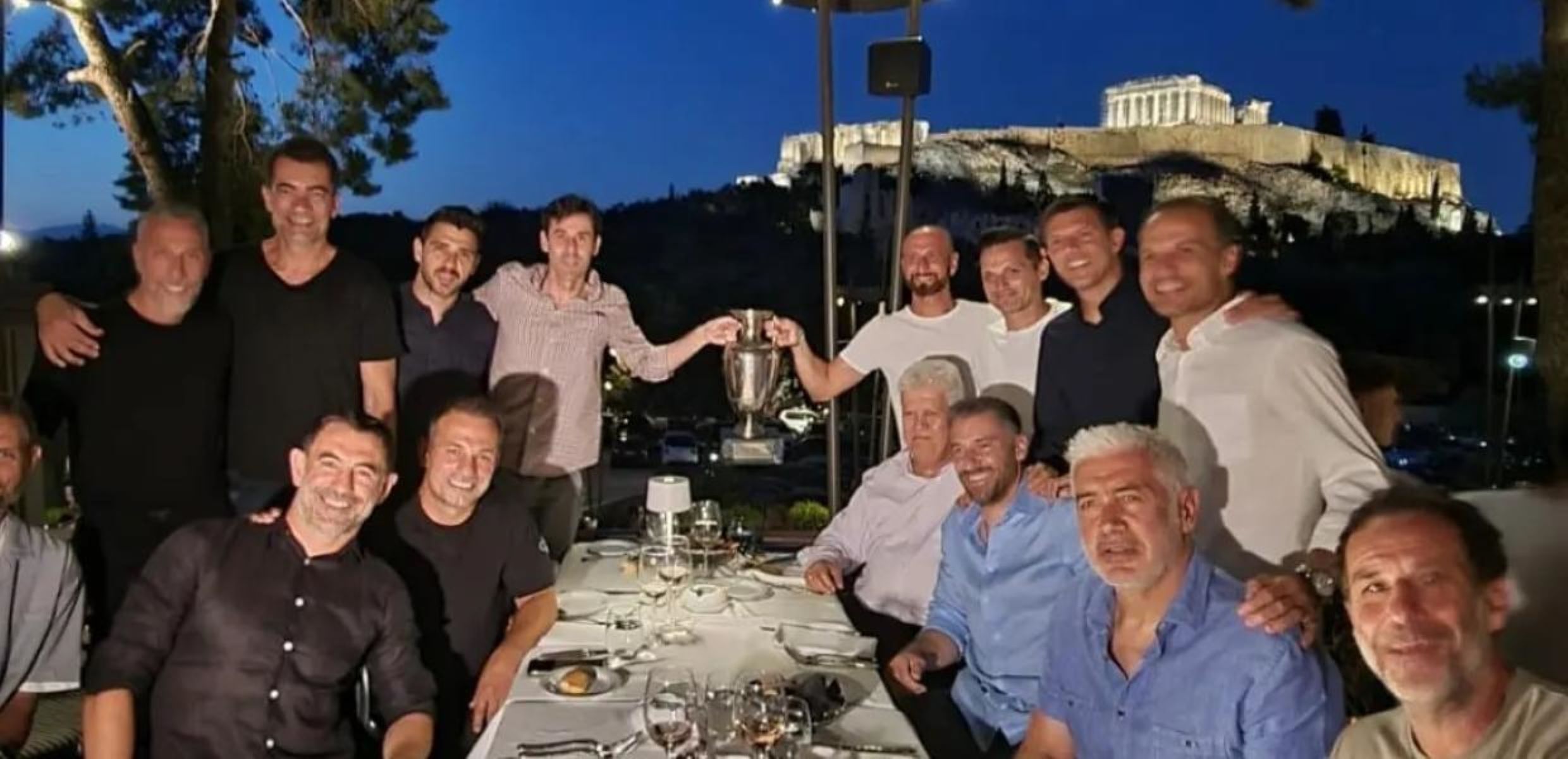 Το συγκινητικό reunion των πρωταθλητών Ευρώπης του 2004 με θέα τον Παρθενώνα (vid)