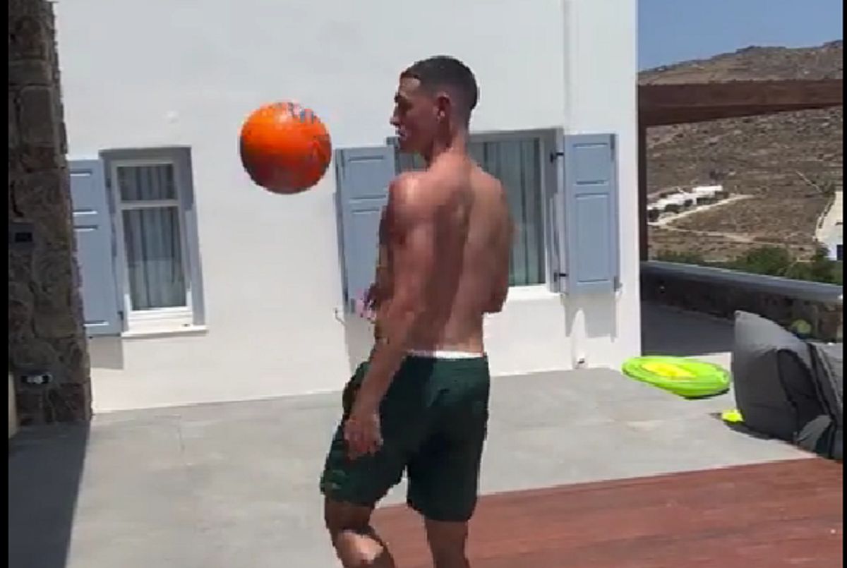 Μάντσεστερ Σίτι: Ο… δροσερός μπαλαδόρος, Φιλ Φόντεν κάνει μαγικά στη Μύκονο! (vid)