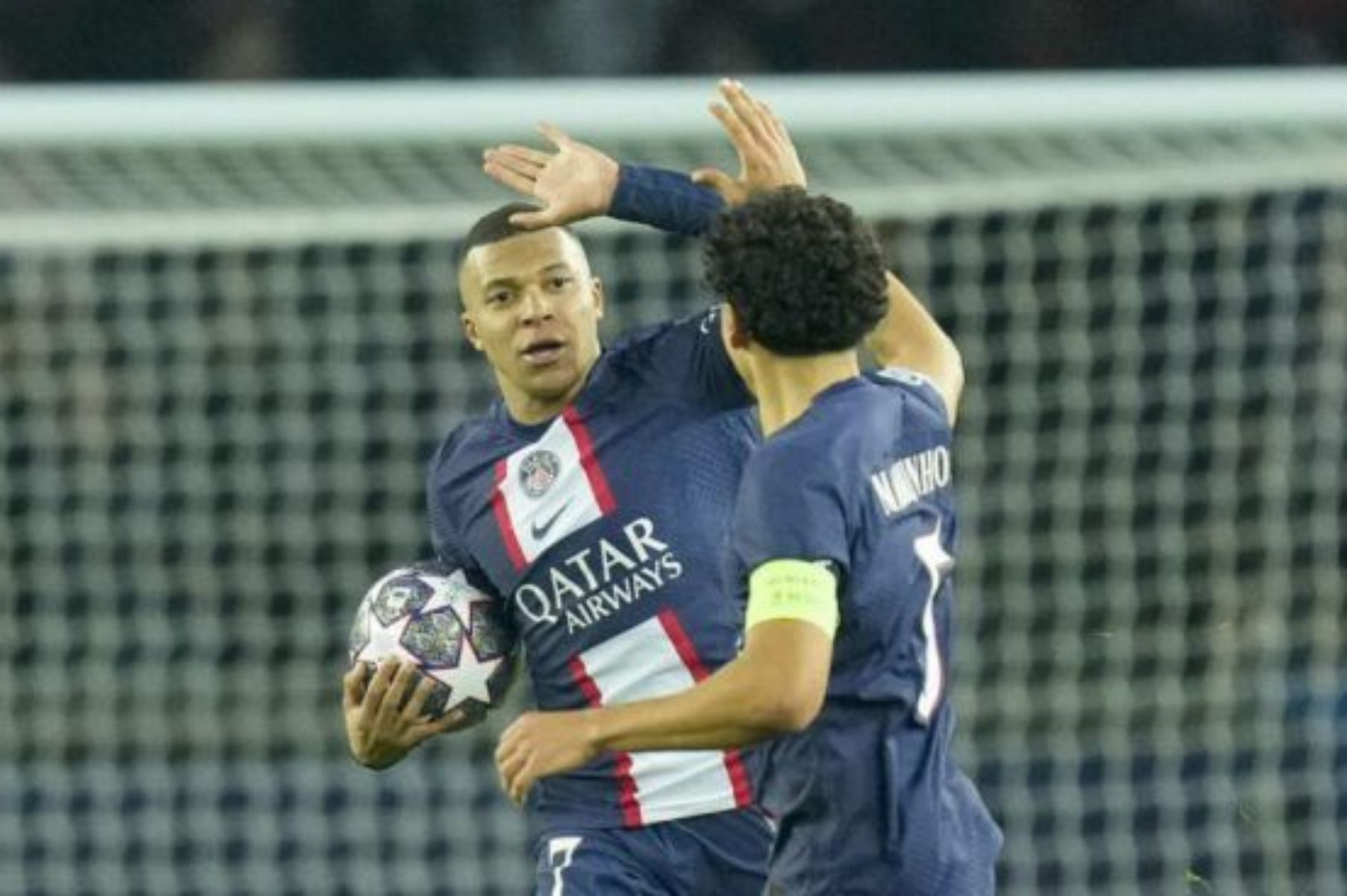 Δεν κρατάει ούτε φίλους του Μπαπέ: Θέλει να πουλήσει τον Μαρκίνιος η Παρί!