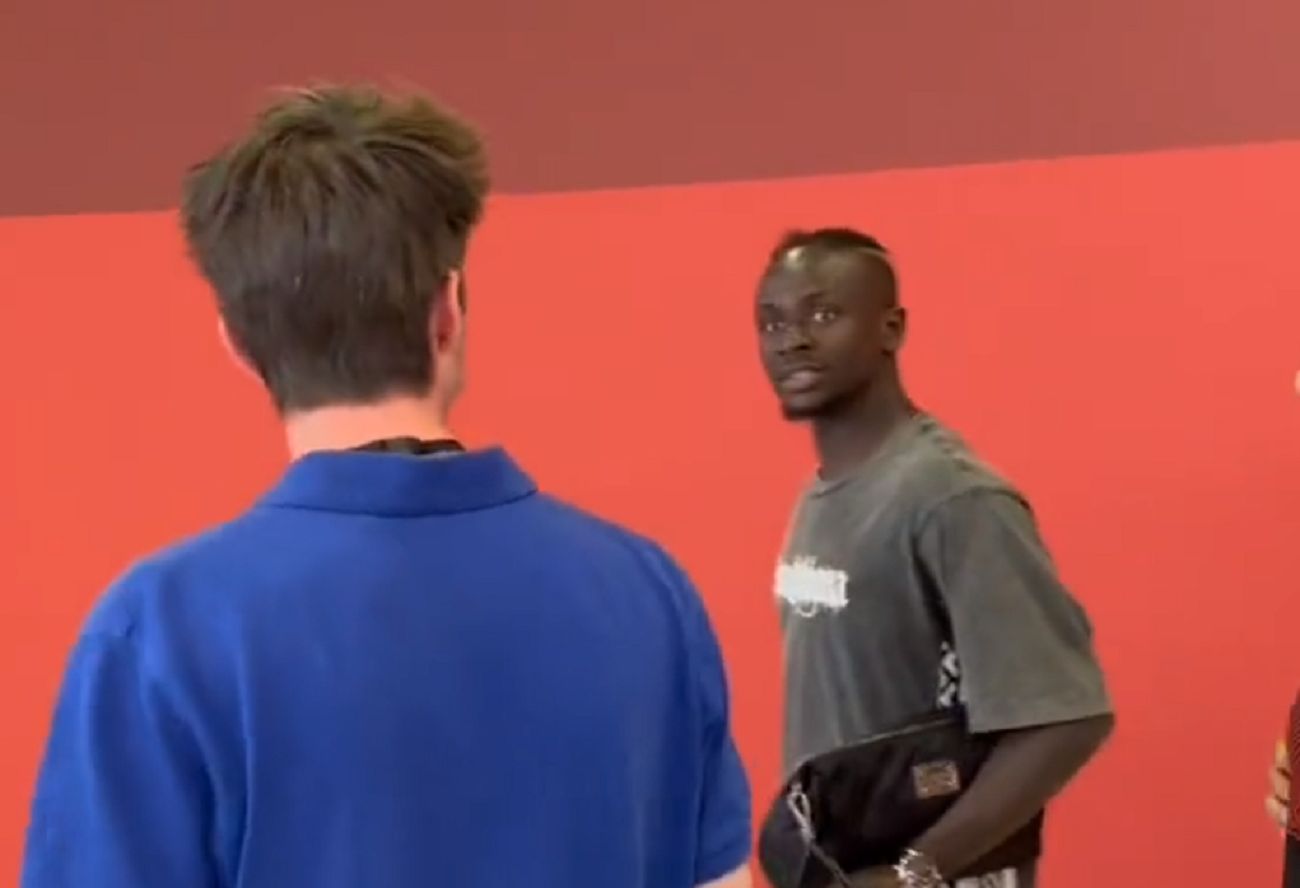 Έξαλλος με δημοσιογράφο ο Μανέ: «Κάθε μέρα με “σκοτώνεις” και τώρα θέλεις δηλώσεις!»