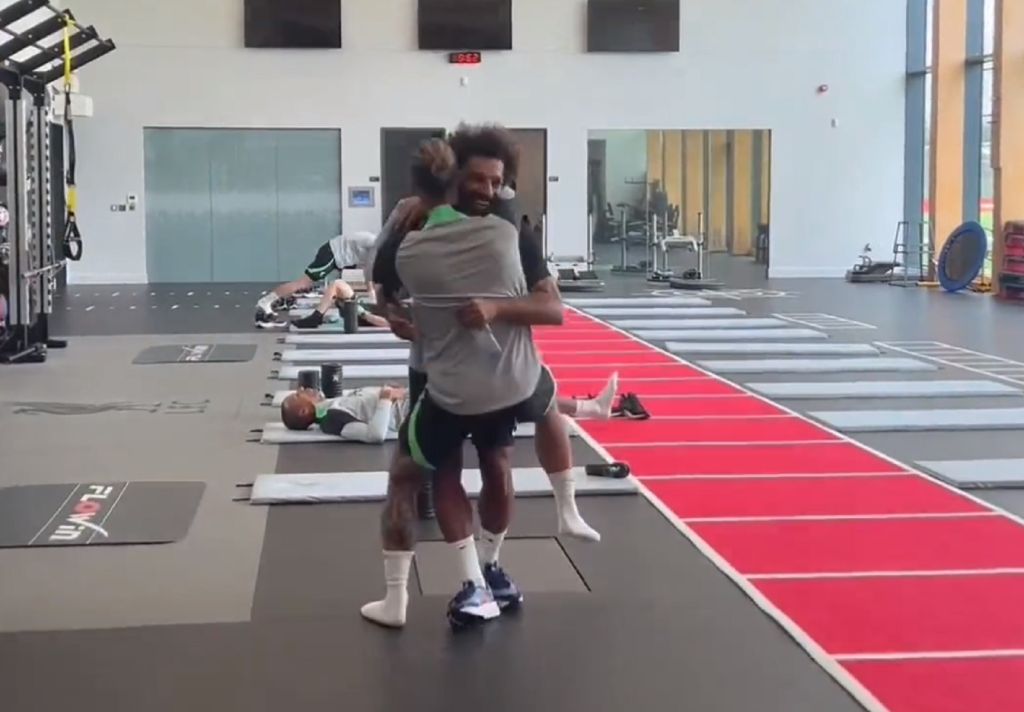 Ξανάσμιξαν τα φιλαράκια στη Λίβερπουλ – Το «ε μ@λ@κ@» του Σαλάχ στον Τσιμίκα (vid)