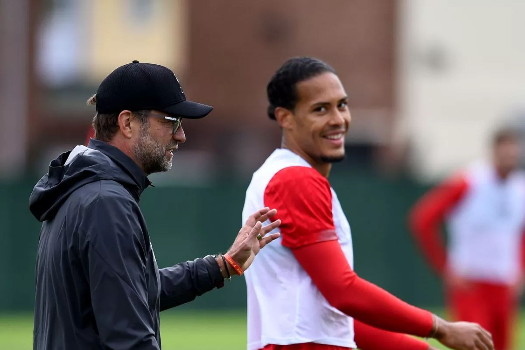 Αποκαλύπτει τα μυστικά του ο Κλοπ: «Έκανα αρχηγό τον Φαν Ντάικ γιατί είναι κούκλος»!