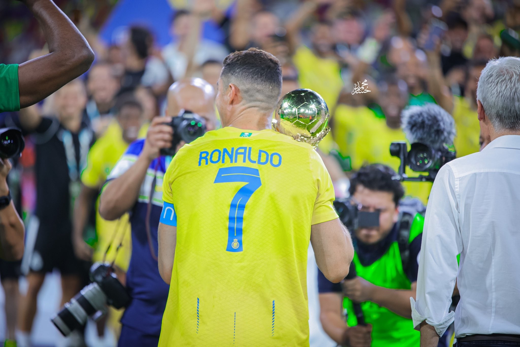 Λες και σήκωσε το… πανγαλαξιακό – Πανευτυχής ο 38χρονος έφηβος, Κριστιάνο Ρονάλντο! (vids)