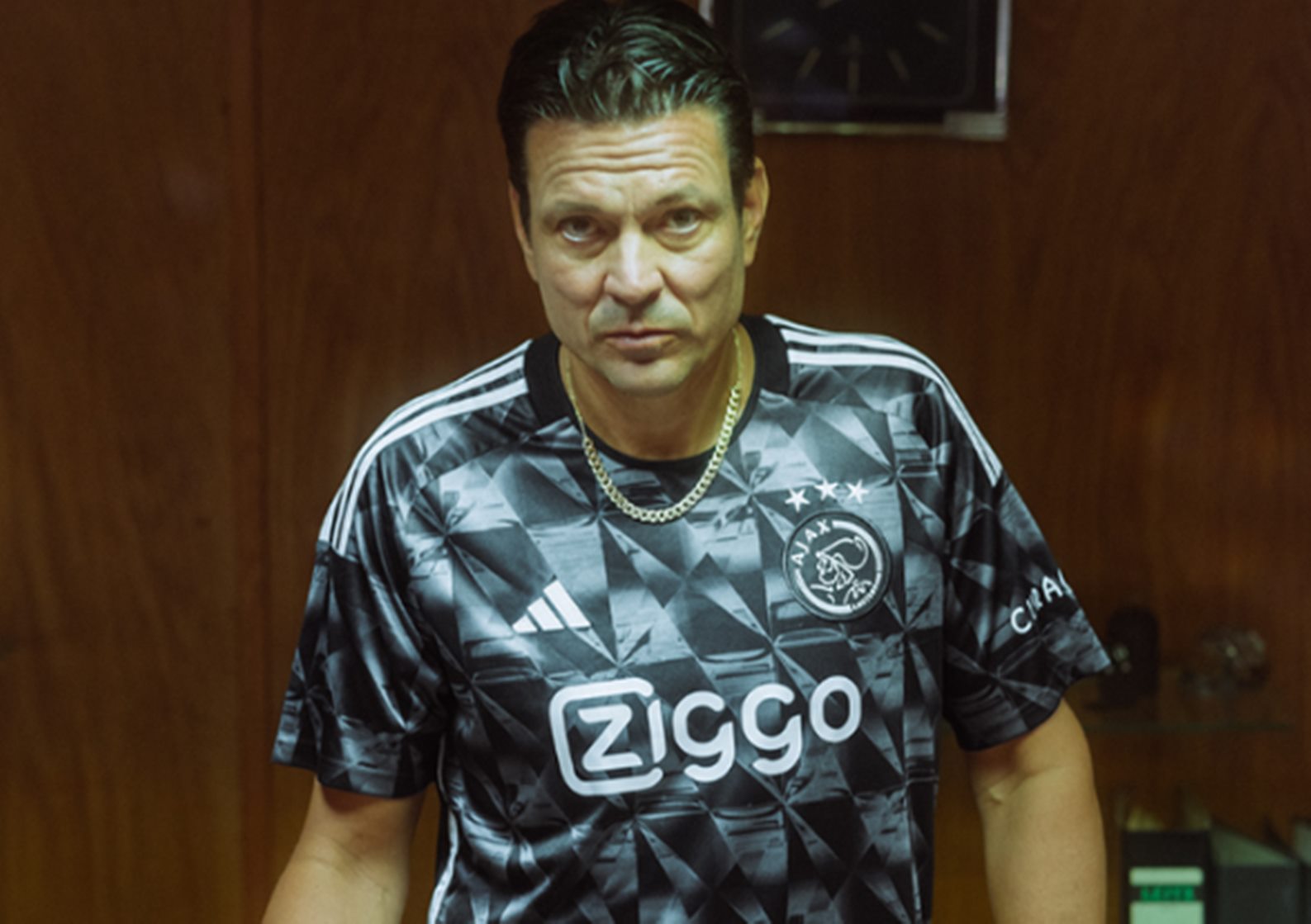 Οι νέες φανέλες του Άγιαξ είναι πιο αστραφτερές και από… διαμάντια! (vid/pics)