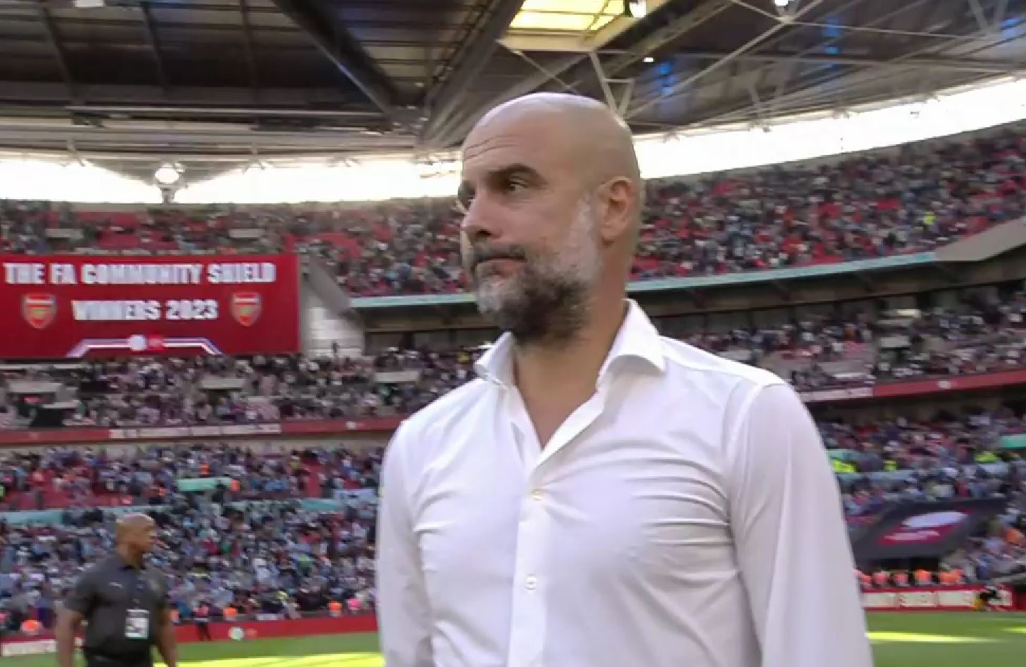 Στα χαμένα ο Γκουαρντιόλα, ήθελε να ανοίξει το χορτάρι του «Γουέμπλεϊ» και να τον καταπιεί! (vid)