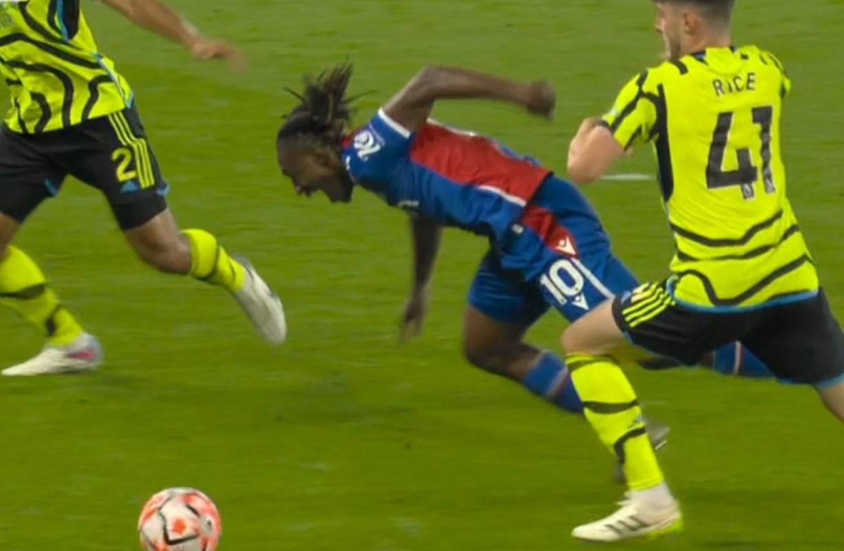 Ο Έζε… διέλυσε τον «κύριο 110 εκατ. ευρώ» της Άρσεναλ – Ζαλίστηκε ο Ράις (vid)