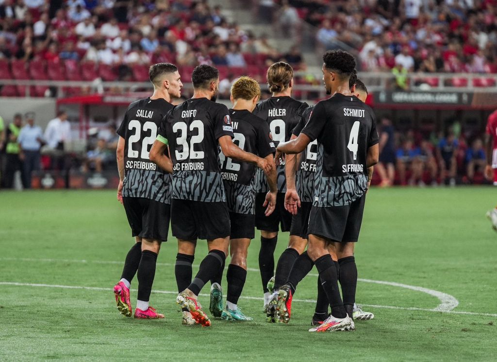 Αδιανόητα άστοχος στις κρίσιμες στιγμές ο Ολυμπιακός, ξανά νικήτρια στο Φάληρο η Φράιμπουργκ (vid)