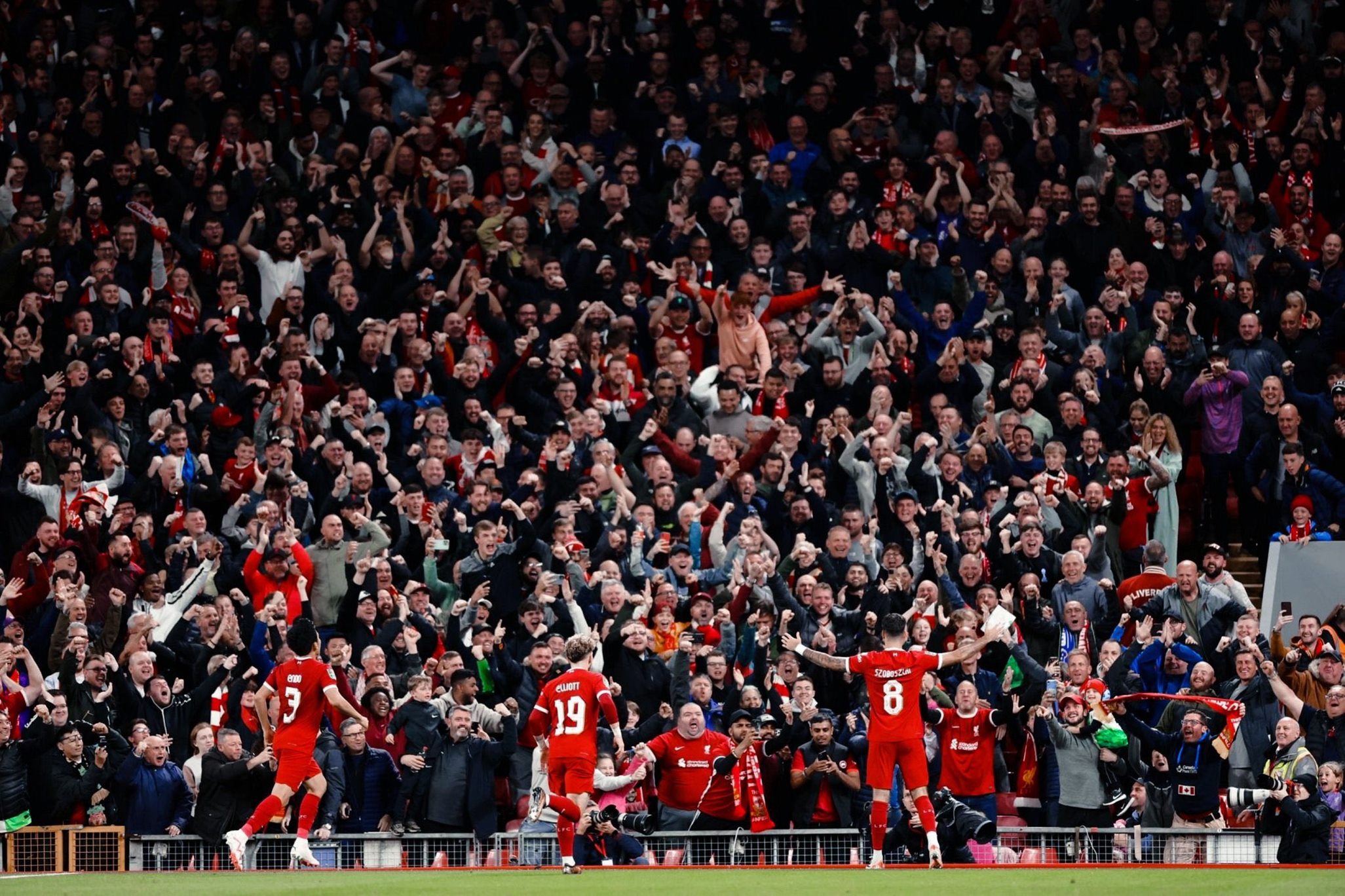 Carabao Cup: Οι Άγγλοι ξέρουν πολύ καλά πως να φτιάχνουν ατμόσφαιρα! (vids)