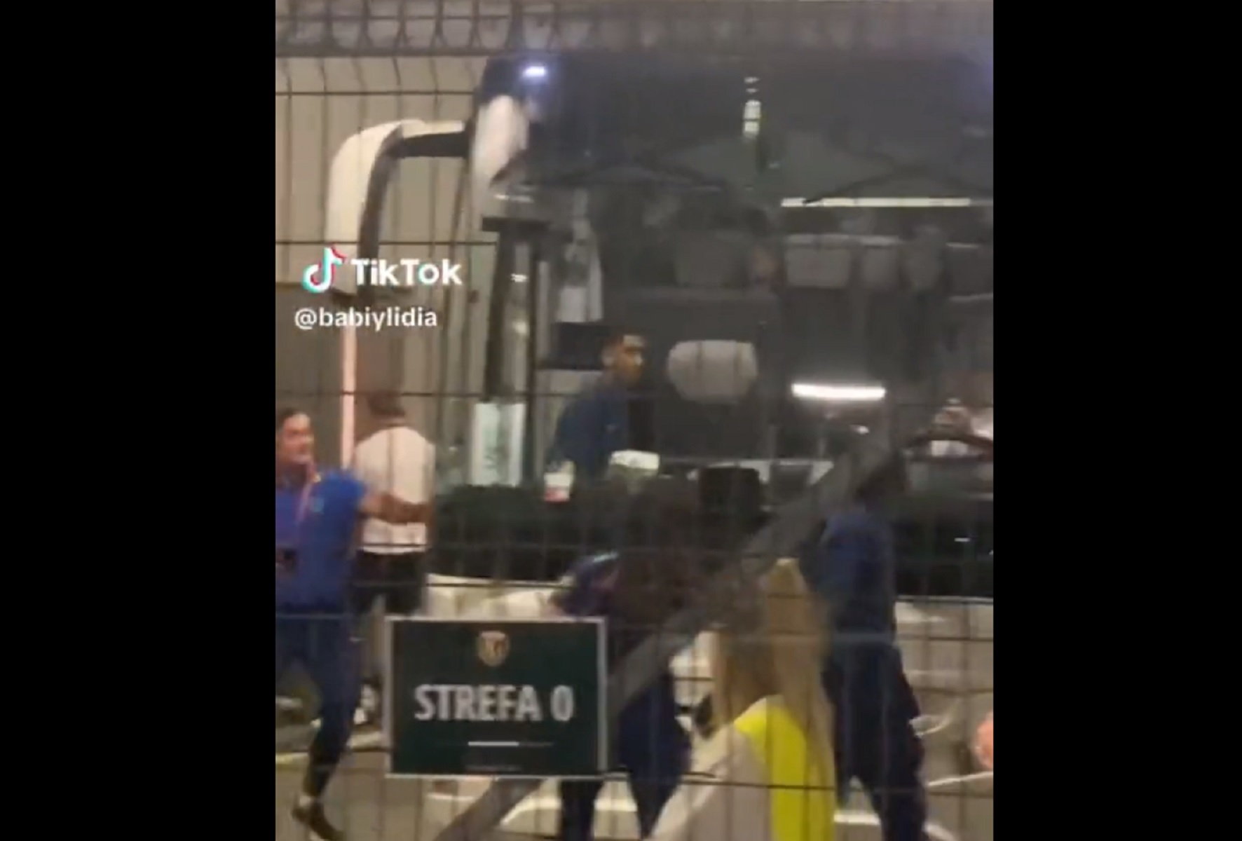 Ο Μπέλινγχαμ μπερδεύτηκε και μπήκε στο λεωφορείο της Ουκρανίας (vid)