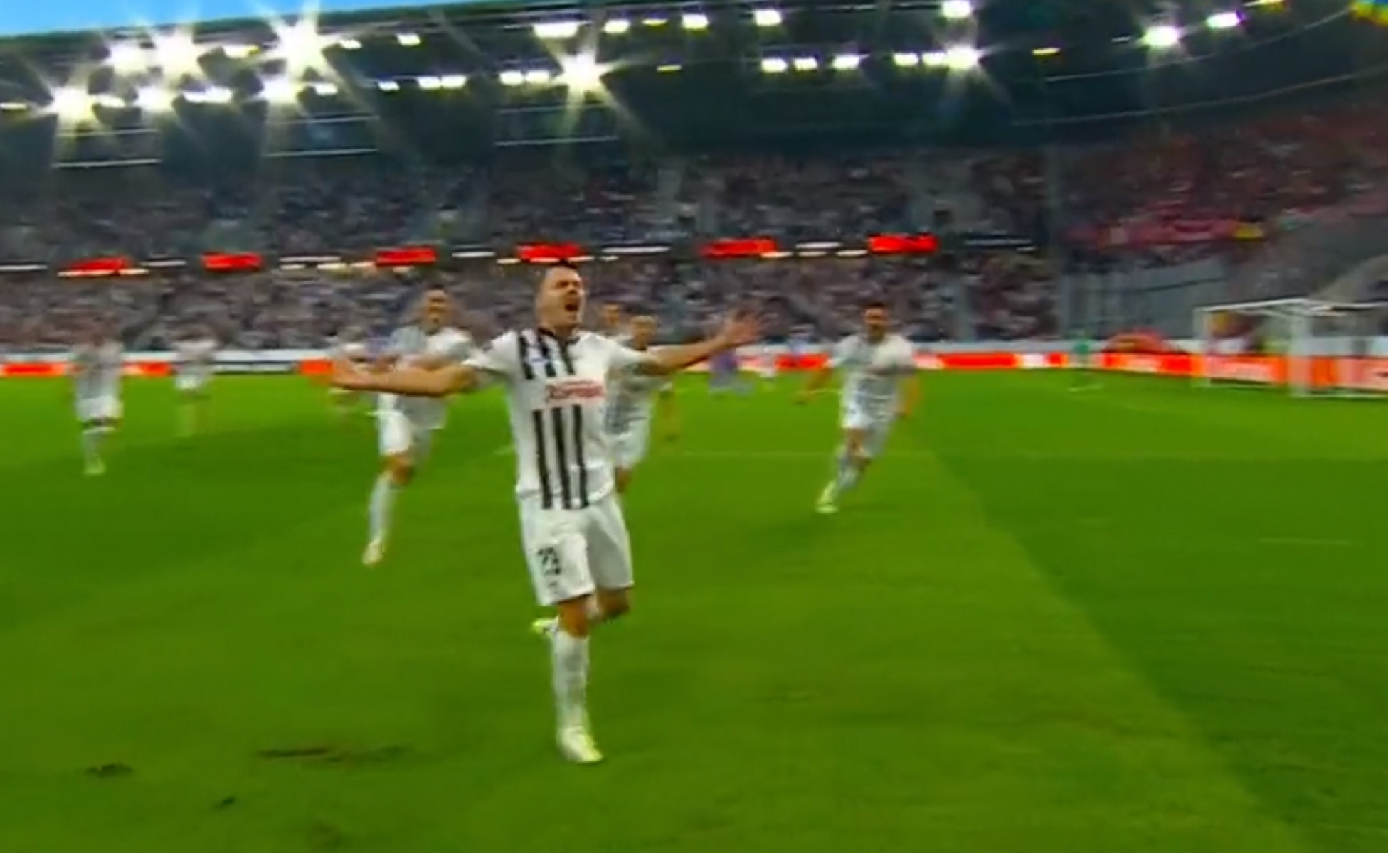 H Λίντσερ αιφνιδιάζει τη Λίβερπουλ με ΓΚΟΛΑΡΑ (vid)