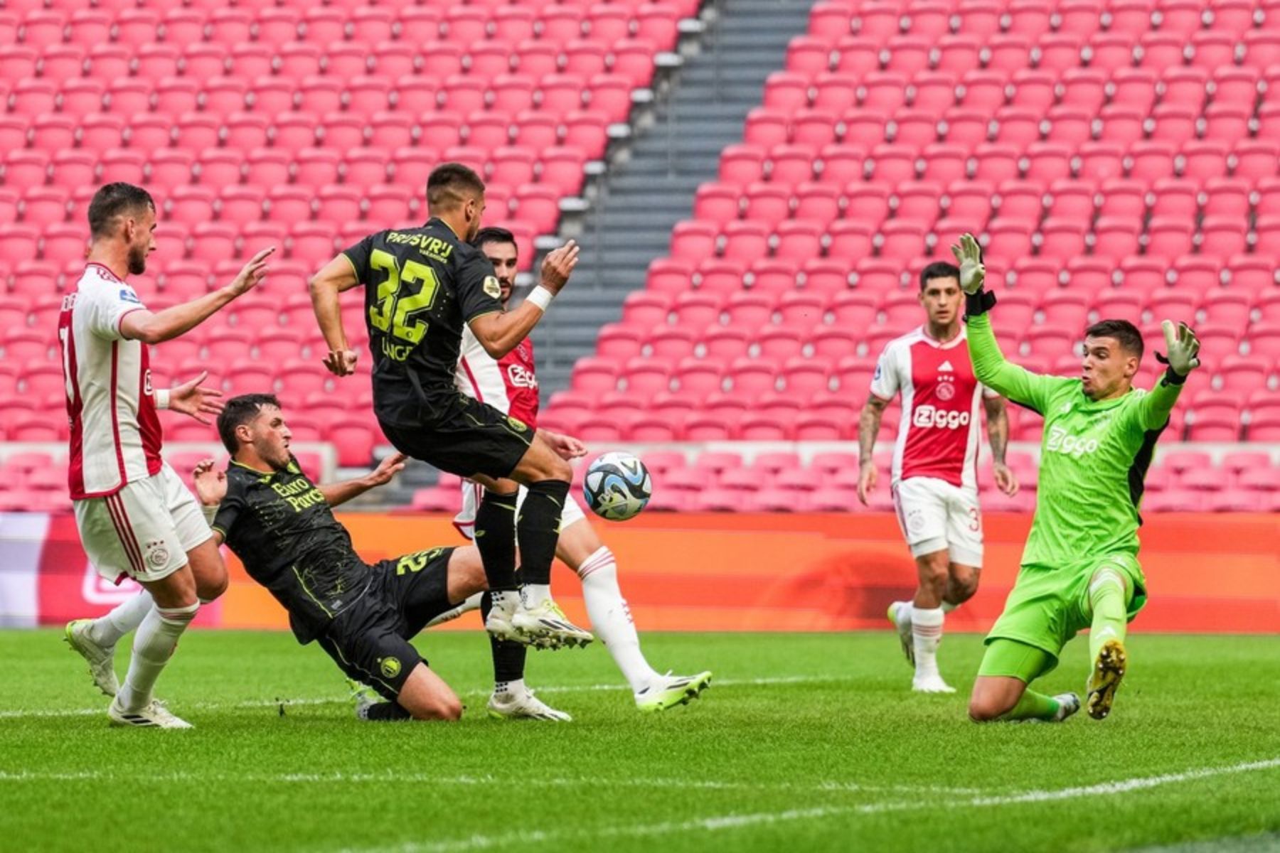 Ολοκληρώθηκε ο… διασυρμός: Η Φέγενορντ έριξε τεσσάρα στον Άγιαξ! (vid)