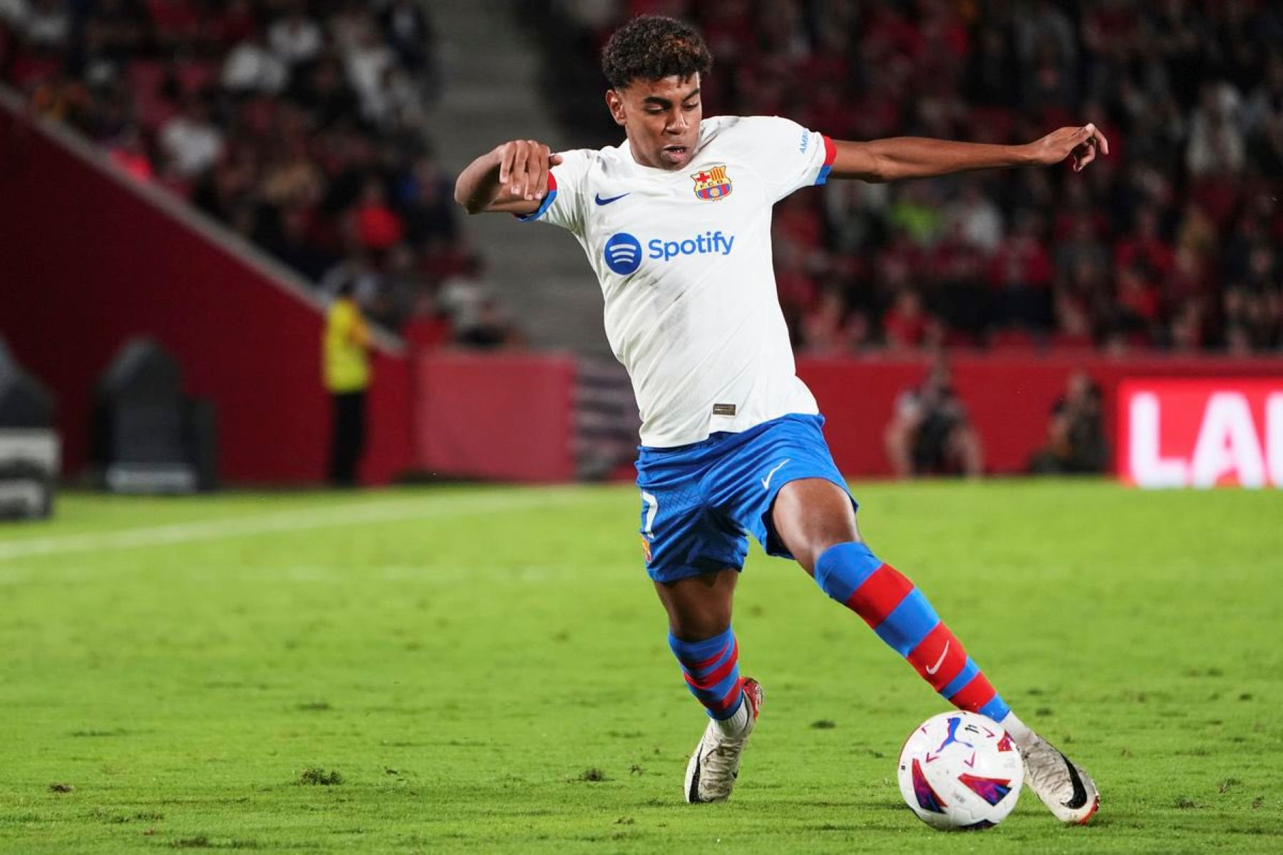 Μπαρτσελόνα: «Κλείδωσε» το συμβόλαιο του Τζαμάλ – Έκλεισε και η ημέρα της παρουσίασης