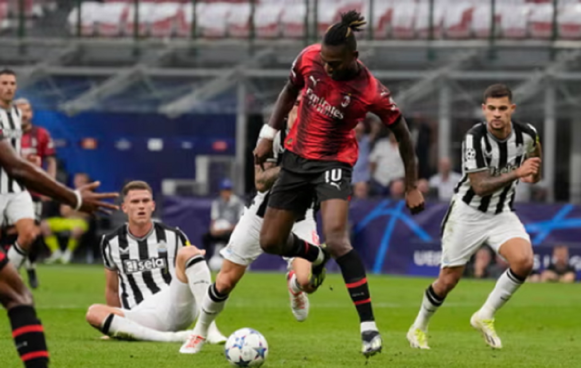 Μίλαν – Νιούκαστλ: «Ροσονέρο»… σφυροκόπημα (χ)ωρίς ουσία (vid)