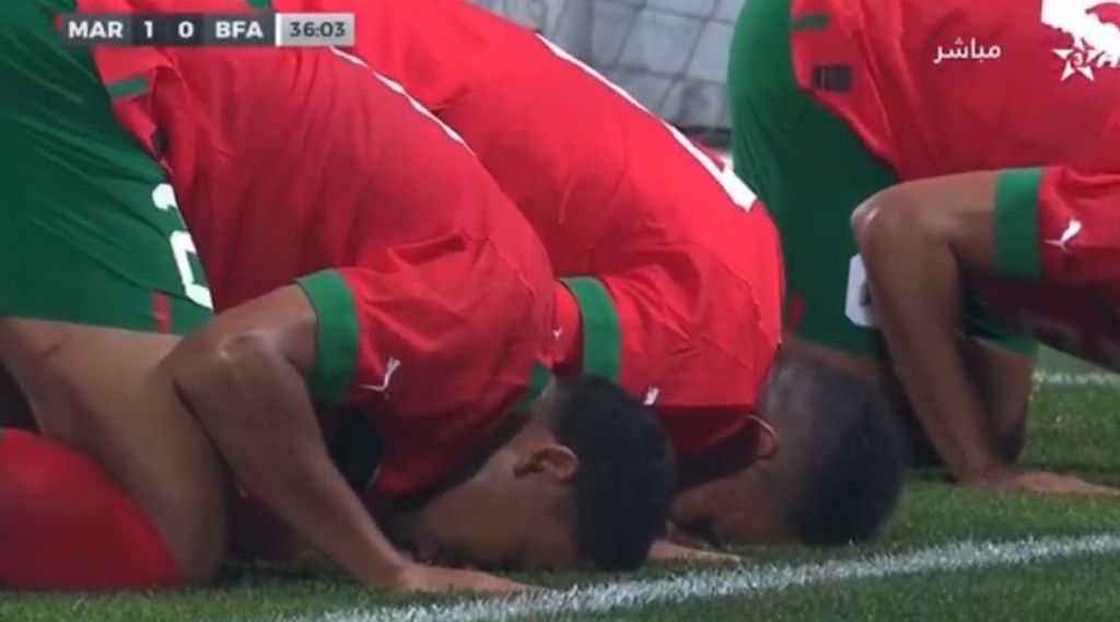 Συγκλόνισαν οι Μαροκινοί στον πανηγυρισμό τους – Αφιέρωσαν τη νίκη στους νεκρούς του φονικού σεισμού (vid)