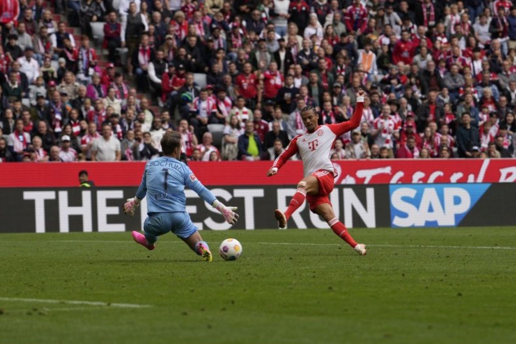 Η διαστημική Μπάγερν διαλύει με 4αρα στο ημίχρονο την απαρηγόρητη Μπόχουμ (vid)