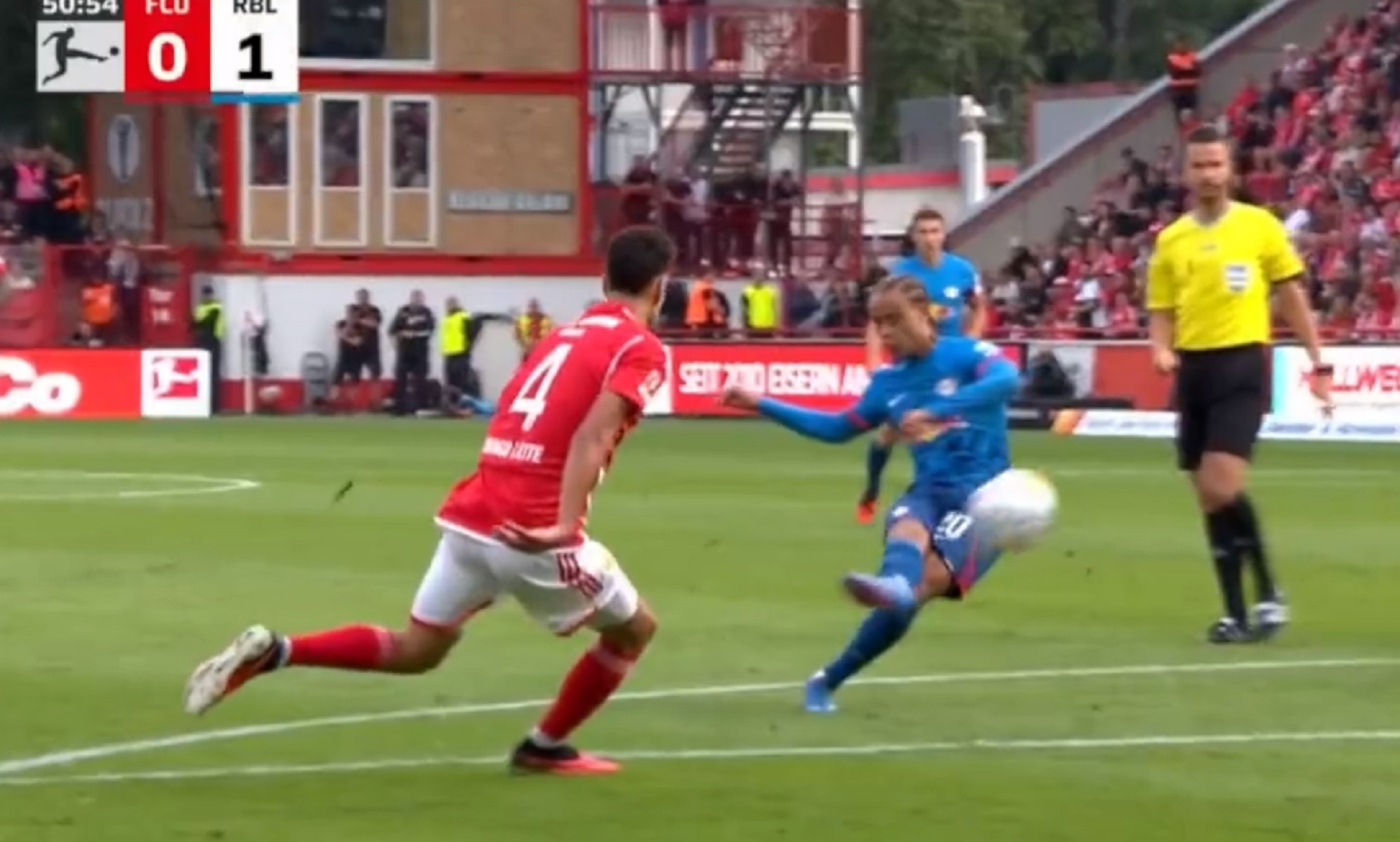 Η πρώτη γκολάρα του Τσάβι Σίμονς με τη Λειψία αγγίζει την τελειότητα (vid)