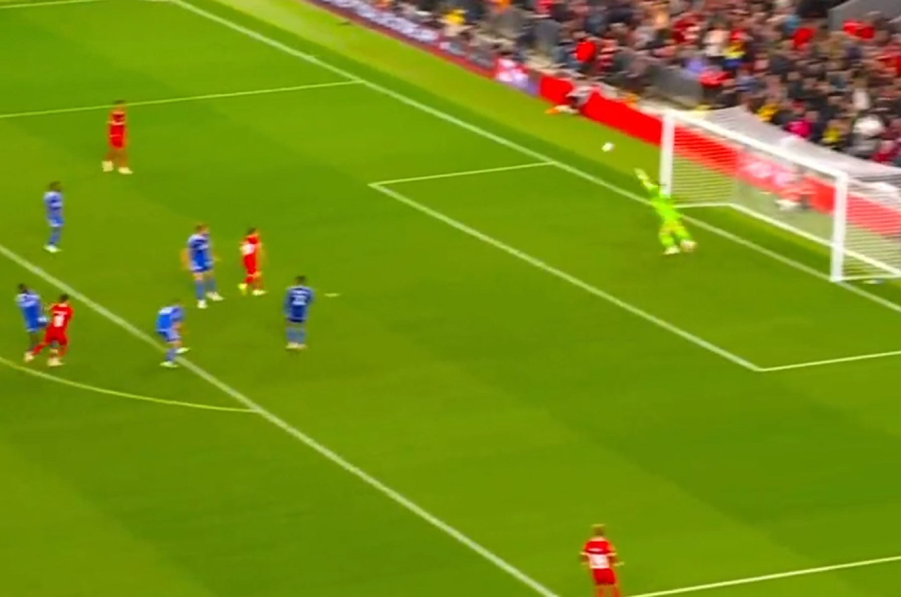 O Σομποσλάι… κατεδάφισε το τέρμα της Λέστερ – Η «ρουκέτα» του παιχταρά της Λίβερπουλ (vid)