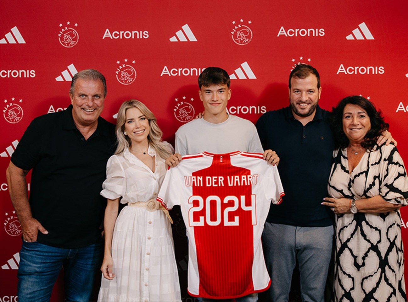 Στα χνάρια του πατέρα του ο γιος του Φαν Ντερ Φάαρτ – Υπέγραψε στον Άγιαξ!