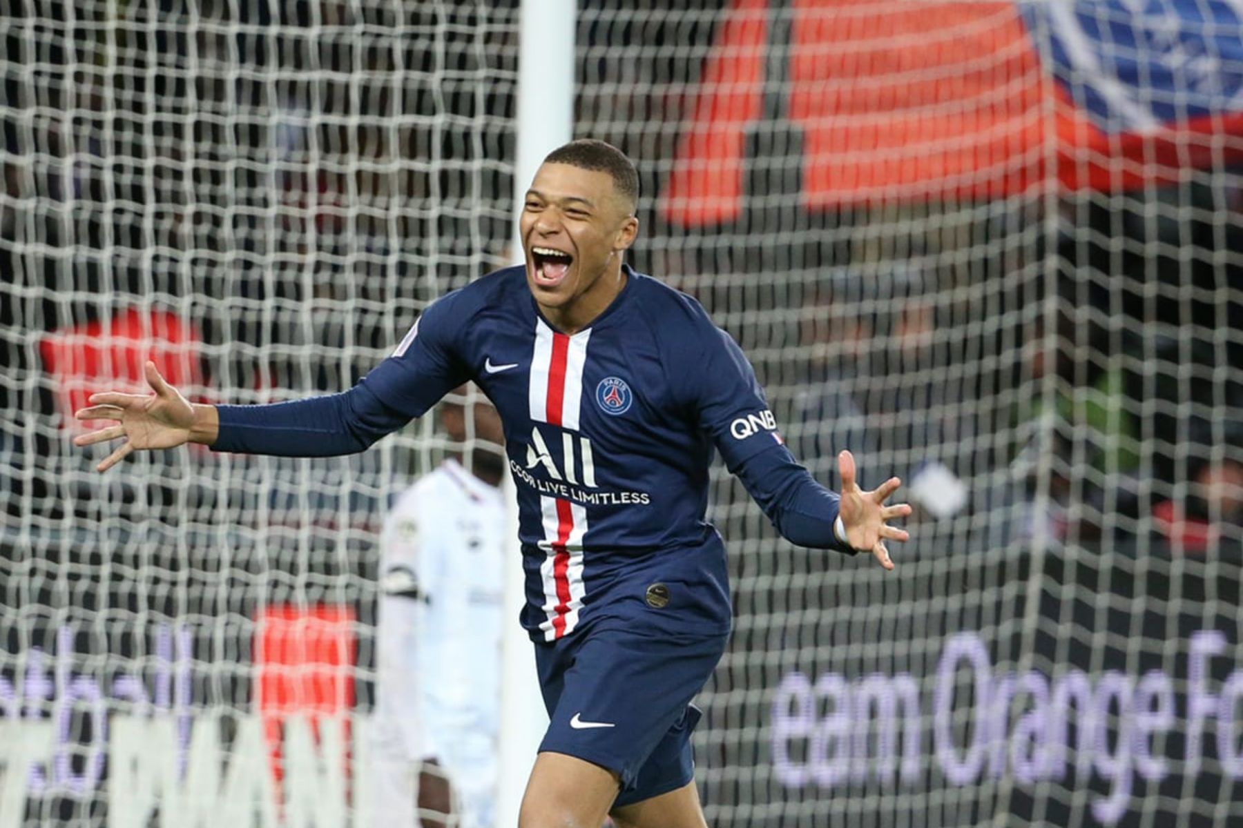 Ο Μπαπέ δίνει… Γη και ουρανό στην Παρί για να αποχωρήσει!