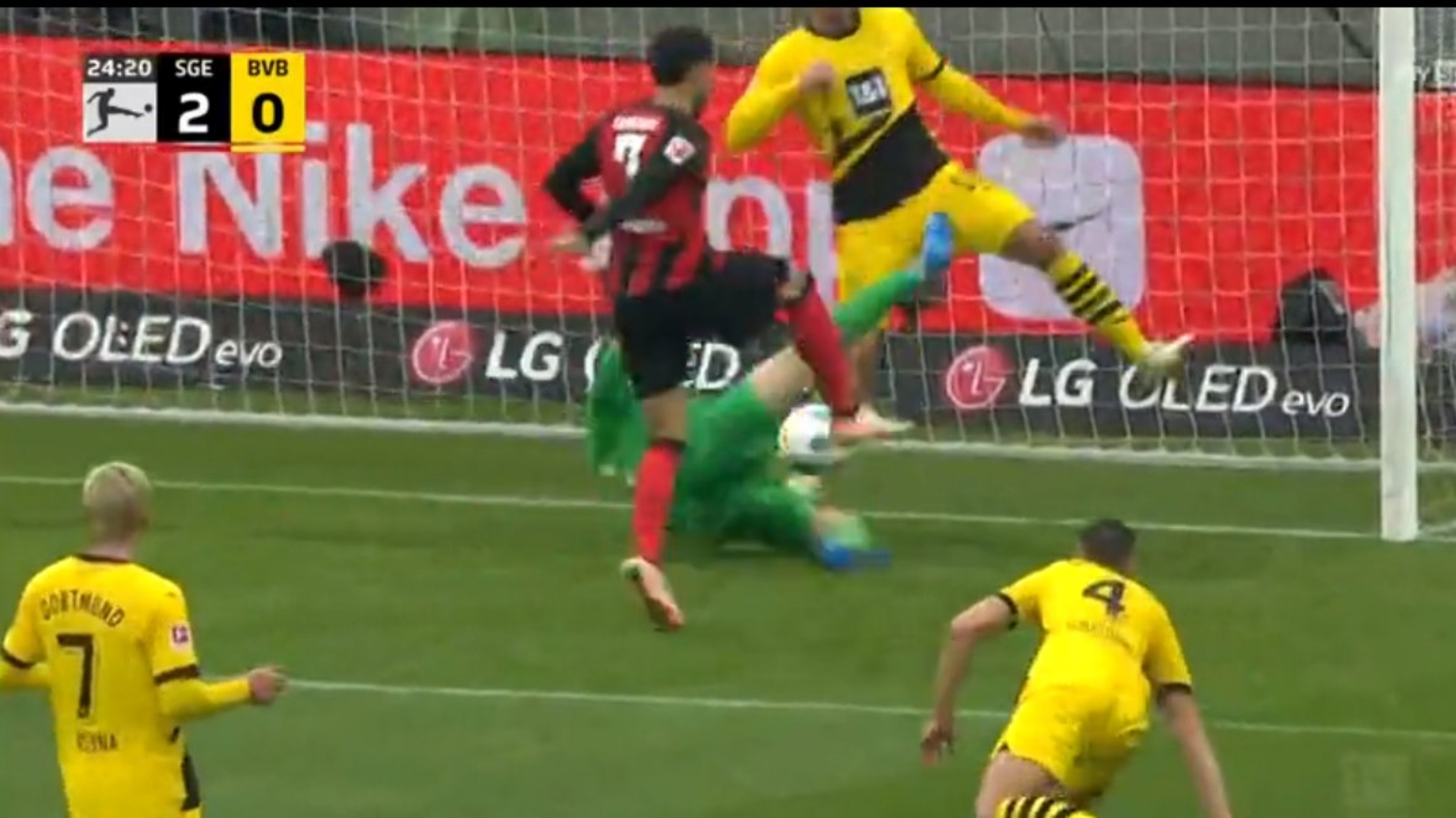 «Τρύπια» η Ντόρτμουντ και… πάρτι της Άιντραχτ από το 25′! (vid)