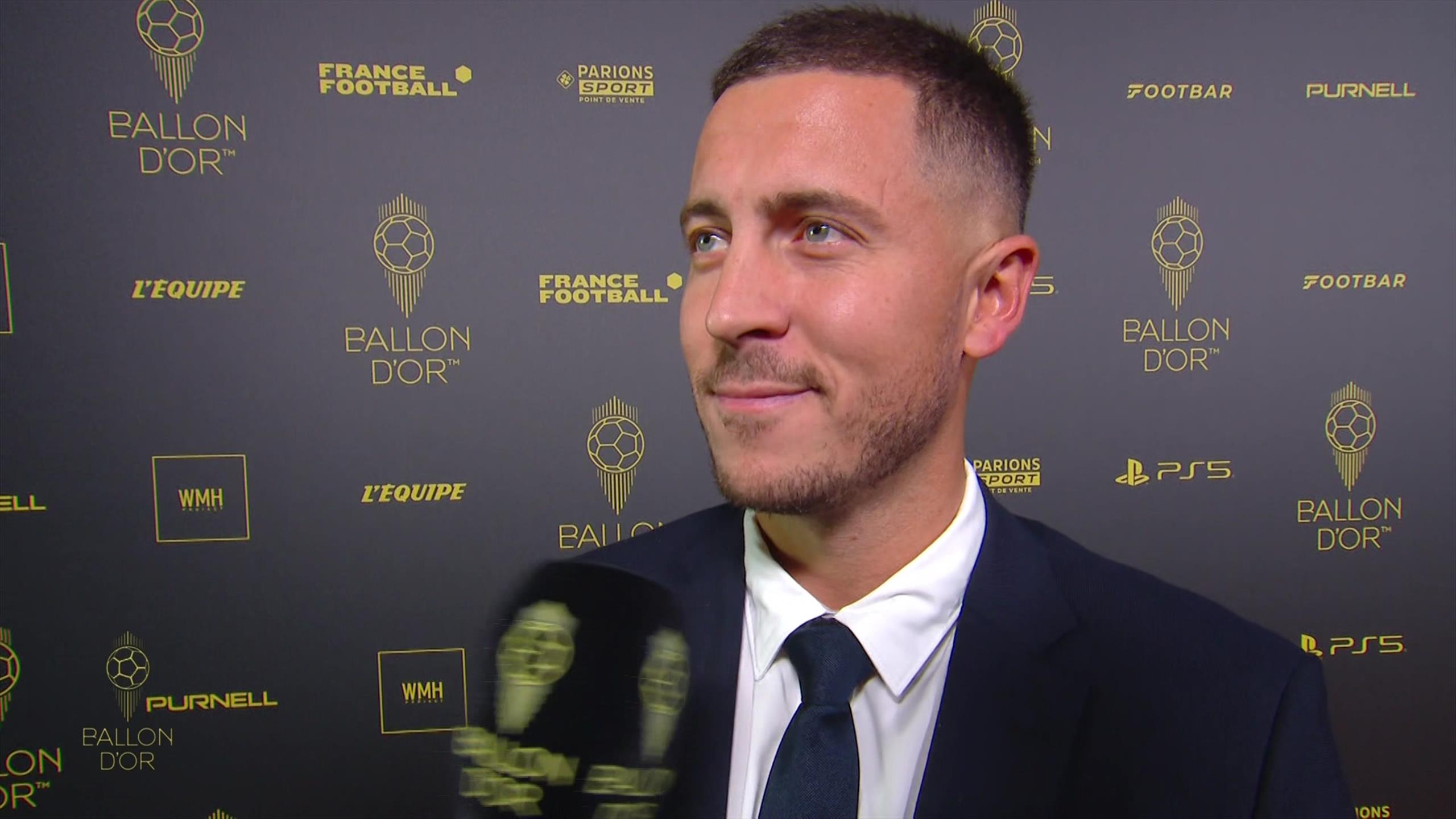 Στα όρια του… ρέμπελου ο Αζάρ μετά την απόσυρση: «Τέλεια η ζωή, την απολαμβάνω» (vid)