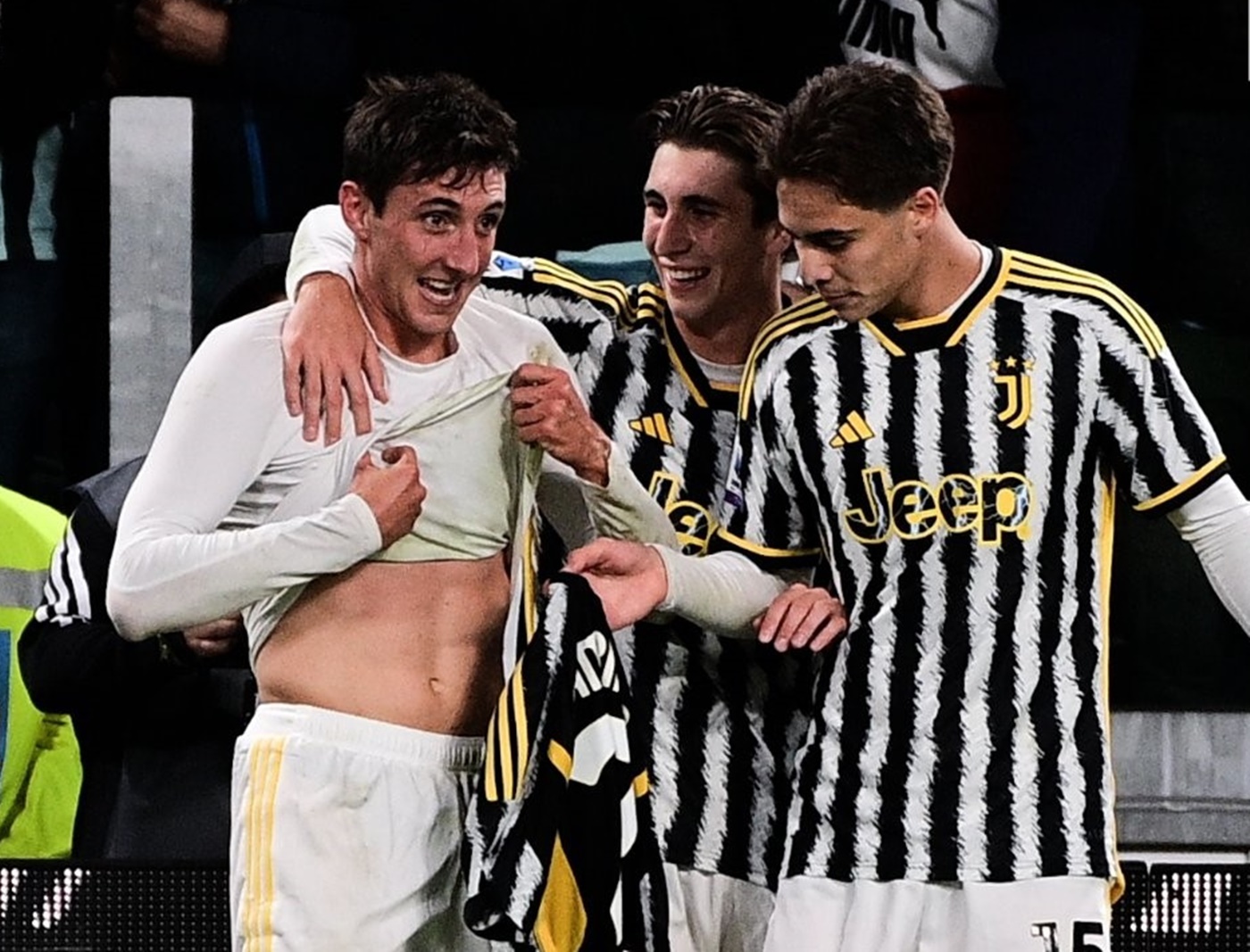 ΠΑΛΑΒΗ νίκη κορυφής στο 97′ η Γιουβέντους με Καμπιάσο! (vids)