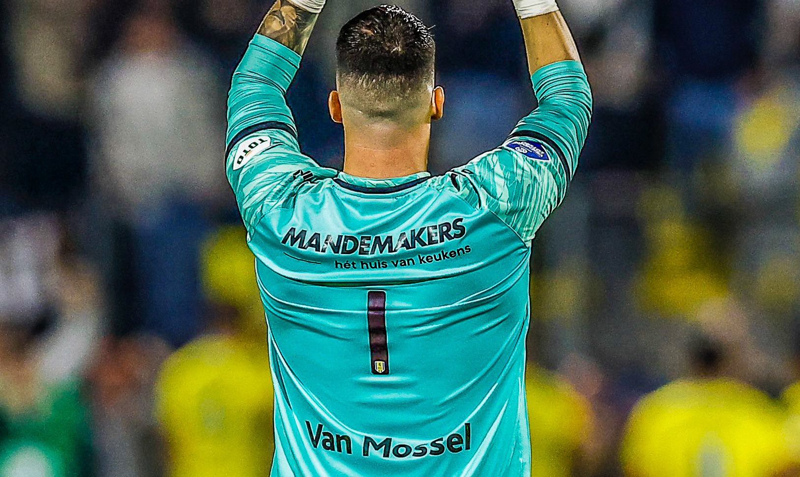 Ανατριχίλα στο στην Ολλανδία: Τραυματίστηκε σοβαρά τερματοφύλακας- Σταμάτησε το ματς του Άγιαξ! (vid)