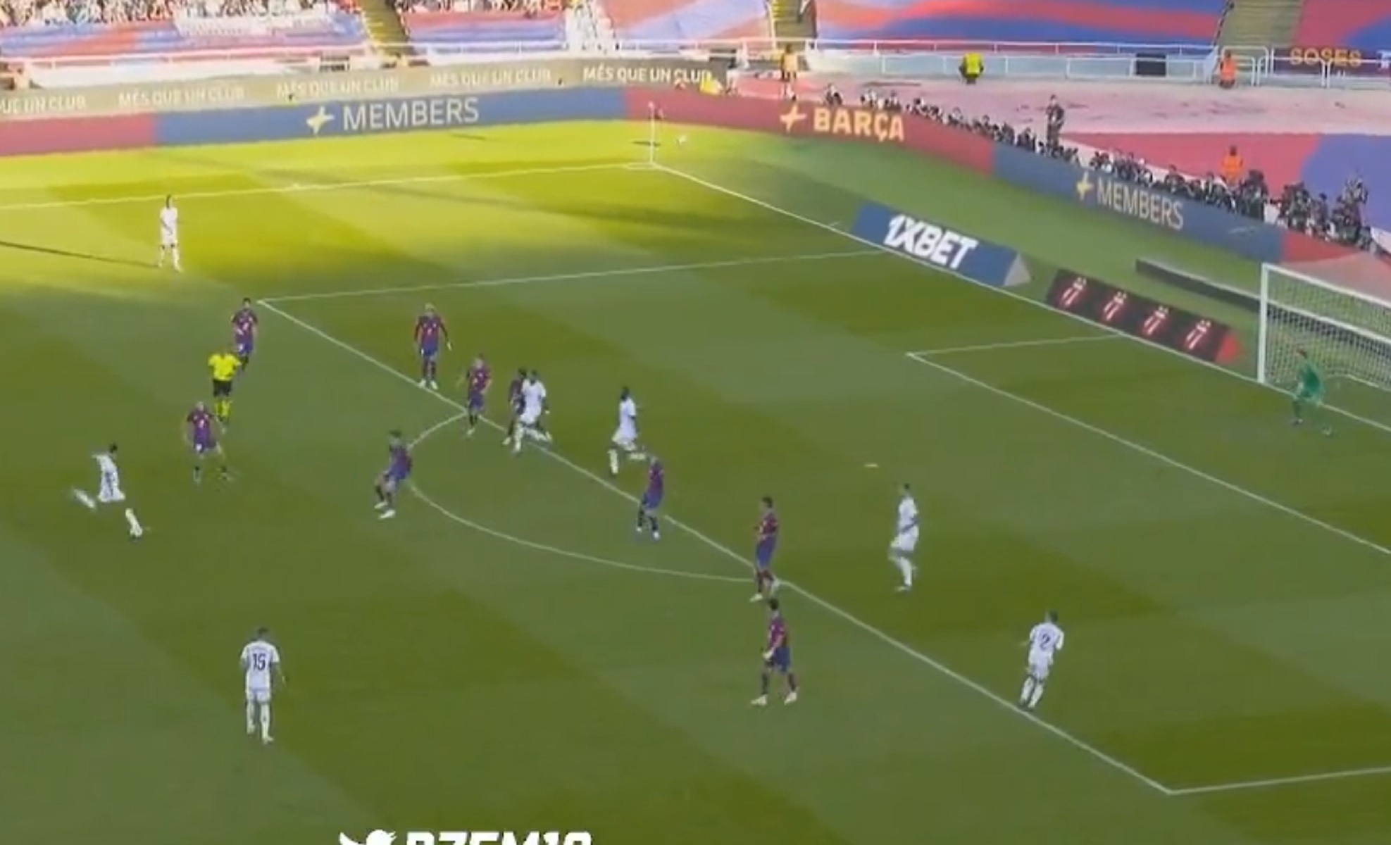 «Οβίδα» του Μπέλινγχαμ – Κατεδάφισε το τέρμα της Μπαρτσελόνα με τη γκολάρα του (vid)