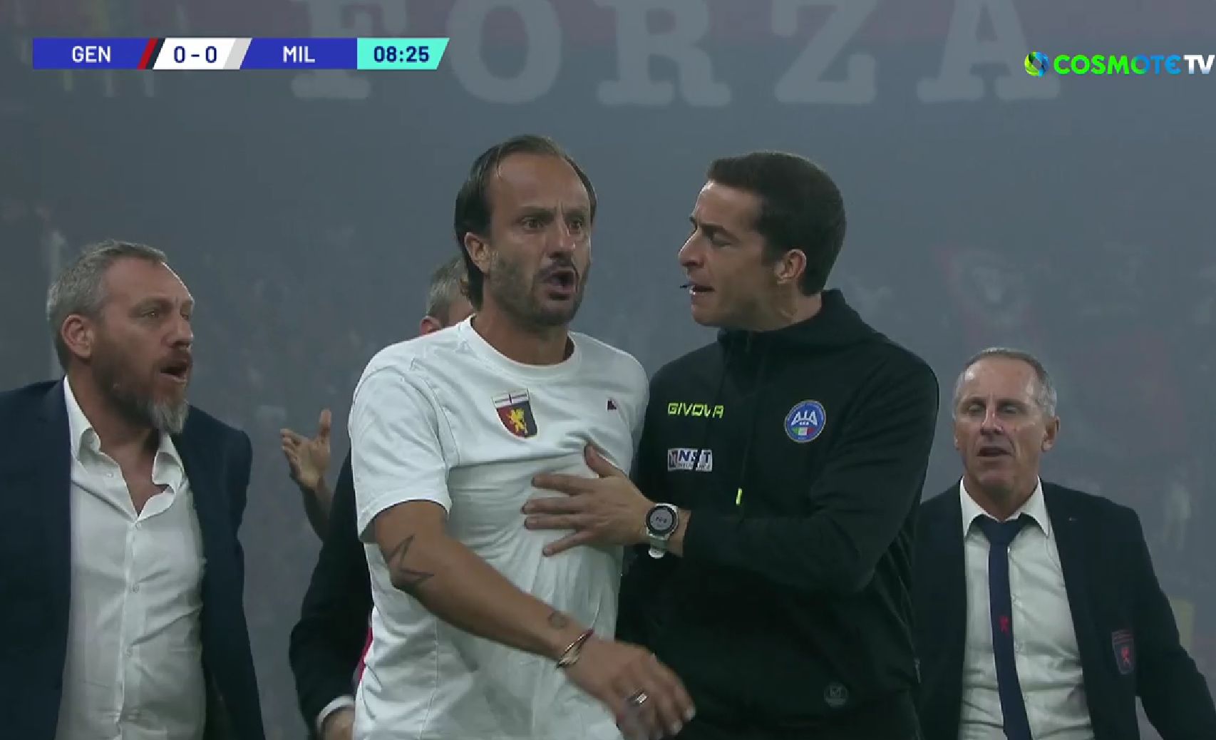 Τζένοα – Μίλαν: Έξω φρενών ο Τζιλαρντίνο, ζητούσε πέναλτι, αλλά πήρε κάρτα! (vid)