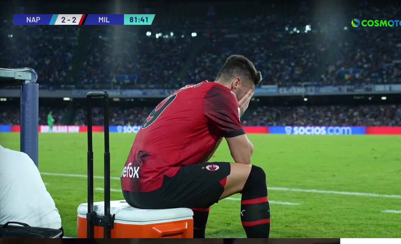 Τσαντίστηκε με την αλλαγή του ο Ζιρού, απέφυγε τον Πιόλι και δεν πήγε καν στον πάγκο! (vid)