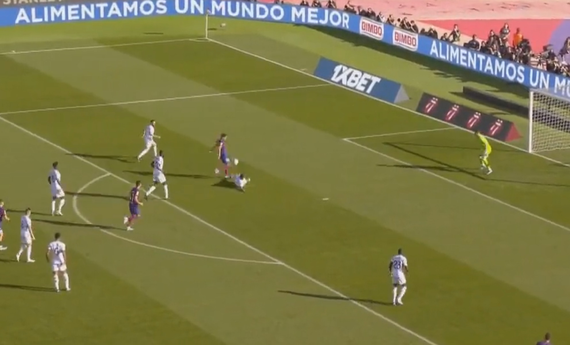 Μπαρτσελόνα – Ρεάλ: Τα έκανε μαντάρα ο Αλάμπα, το «παστέλωσε» ο Γκουντογκάν (vid)