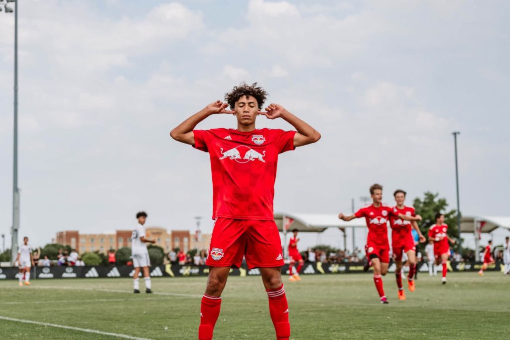 «Σφαγή» ανάμεσα στα μεγαθήρια της Ευρώπης για έναν… 15χρονο – Τρέχει να προλάβει η Τσέλσι!