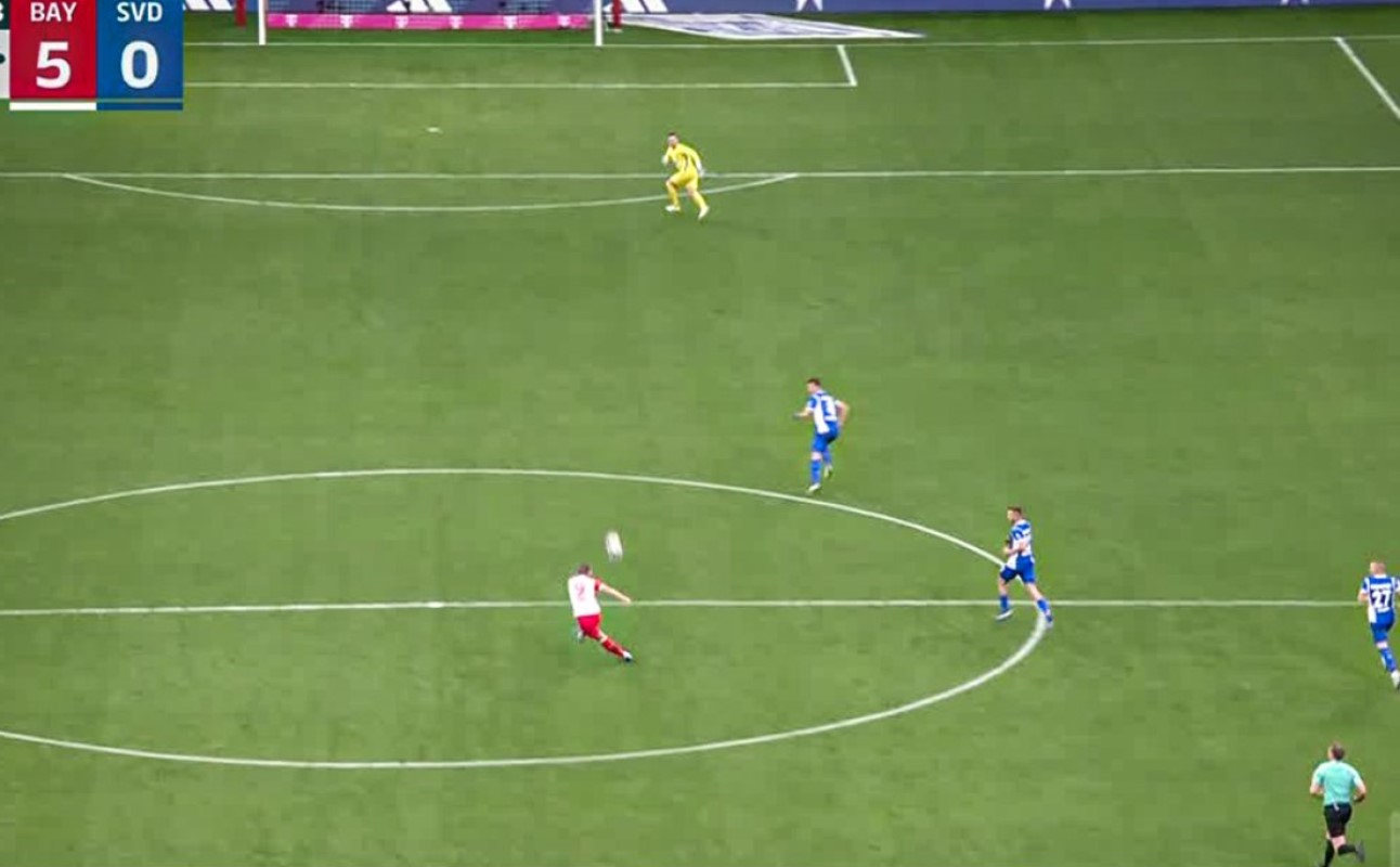 Αδιανόητη ΓΚΟΛΑΡΑ του Κέιν με σουτ… πίσω από το κέντρο (vid)