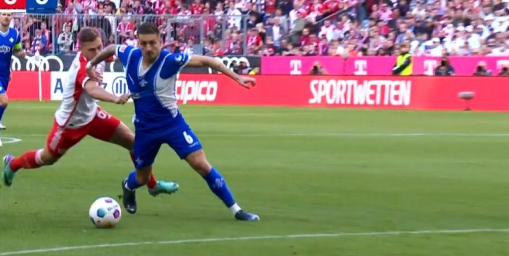 Ανόητη ενέργεια από τον Κίμιχ – Πήρε κόκκινη στον 4′ και… γκρίνια στην Μπάγερν! (vid)