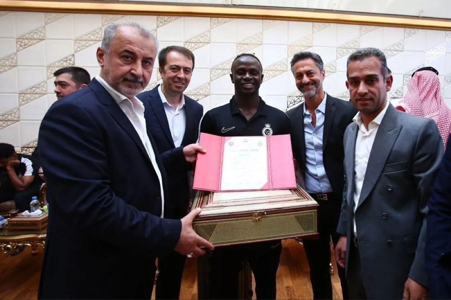 Ο Μανέ αγόρασε γαλλική ομάδα!