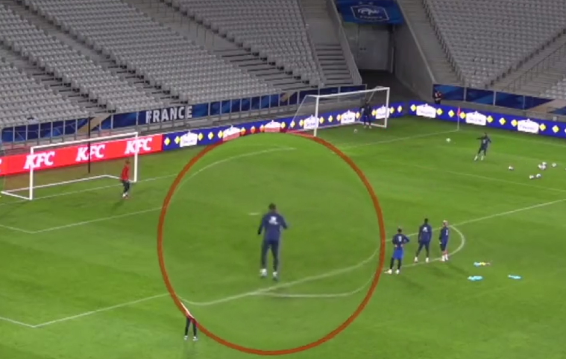 Η υπεργκολάρα του Κιλιάν Μπαπέ στη προπόνηση της Γαλλίας (vid)