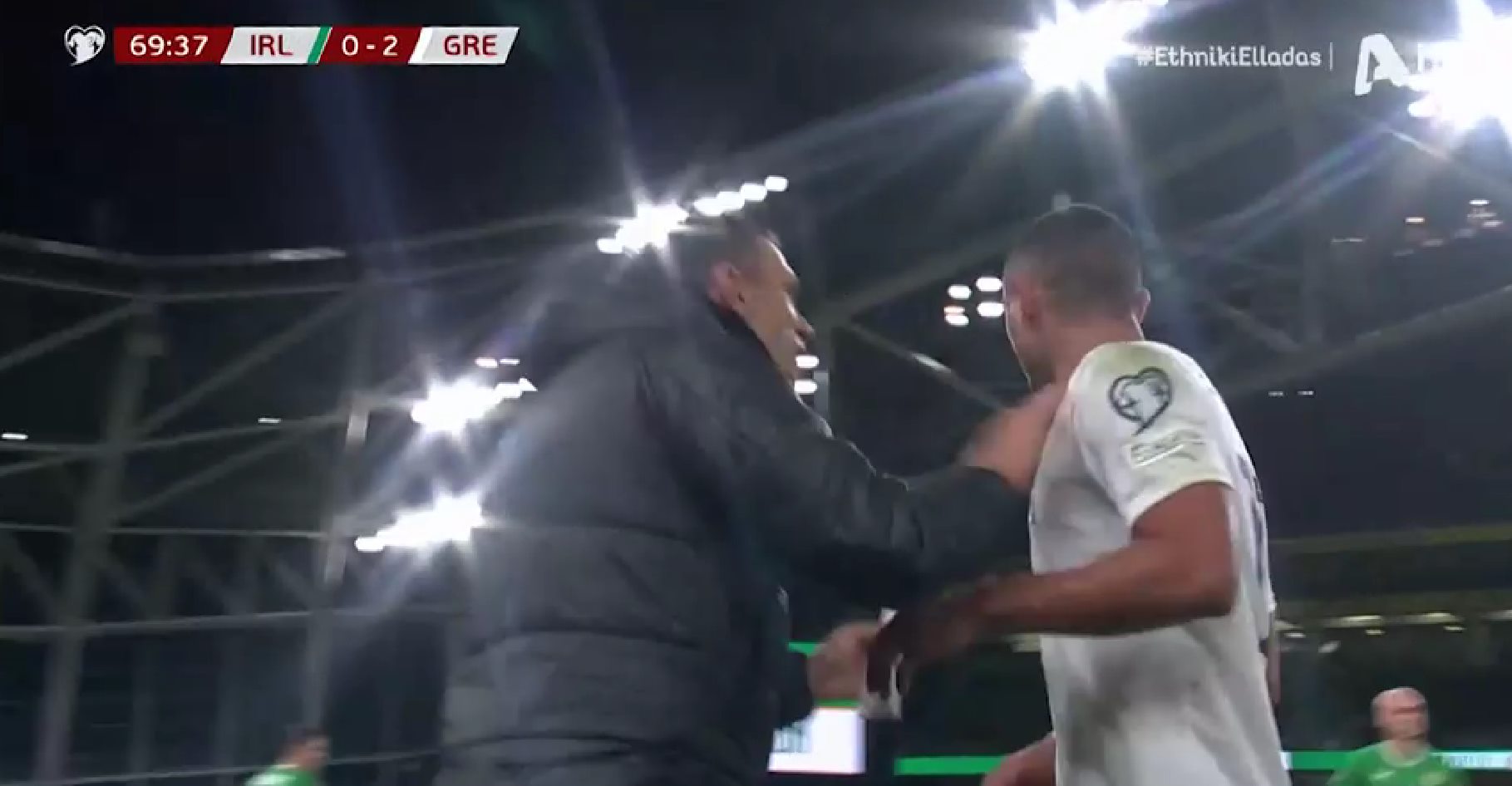 Τρελαμένος ο Πογιέτ: Έριξε… φάπες στον Γιακουμάκη! (vid)