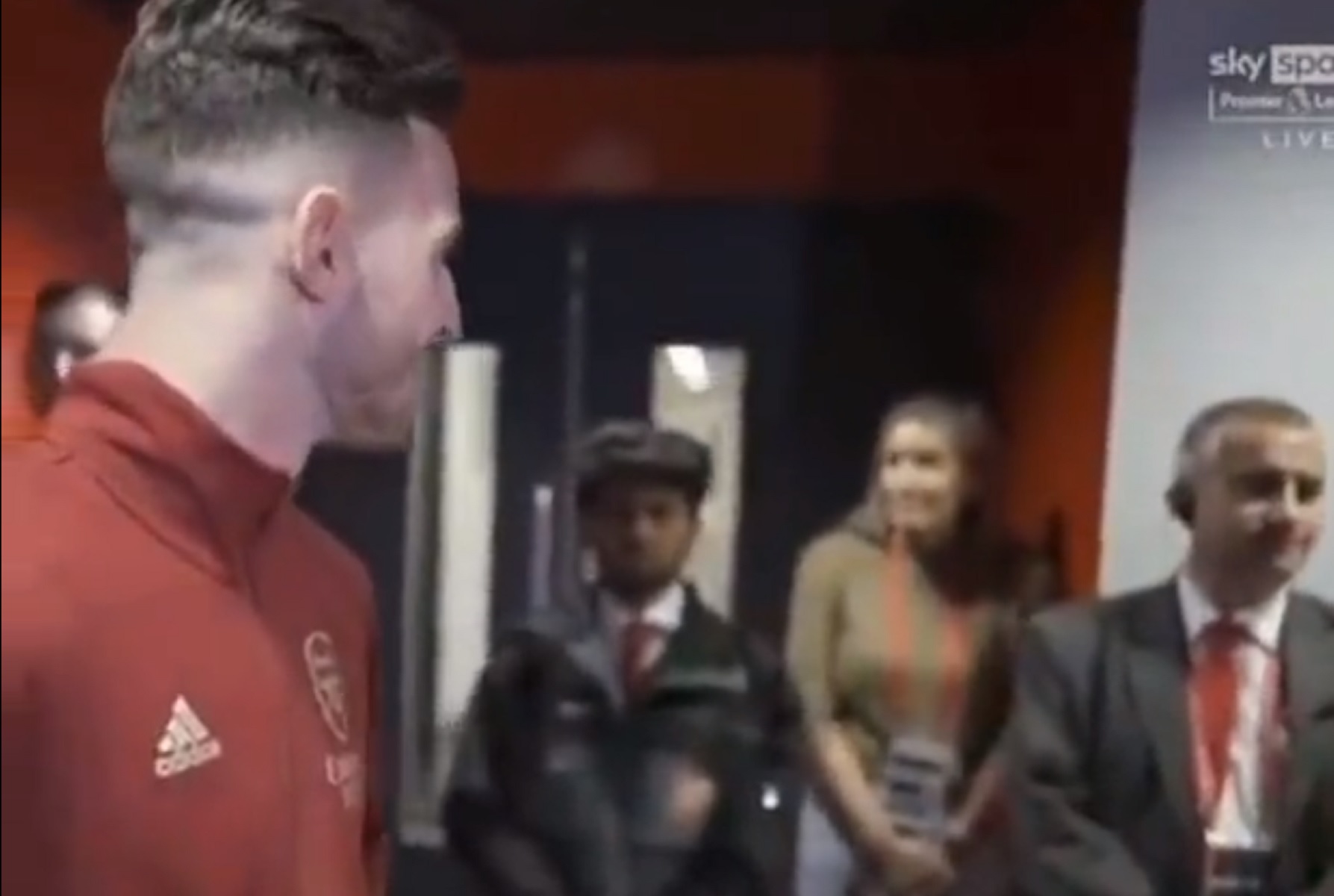 Το έχει και στο… γυπινγκ ο Ράις – Φλέρταρε κοπέλα της ομάδας πριν τη σέντρα με την Σίτι (vid)